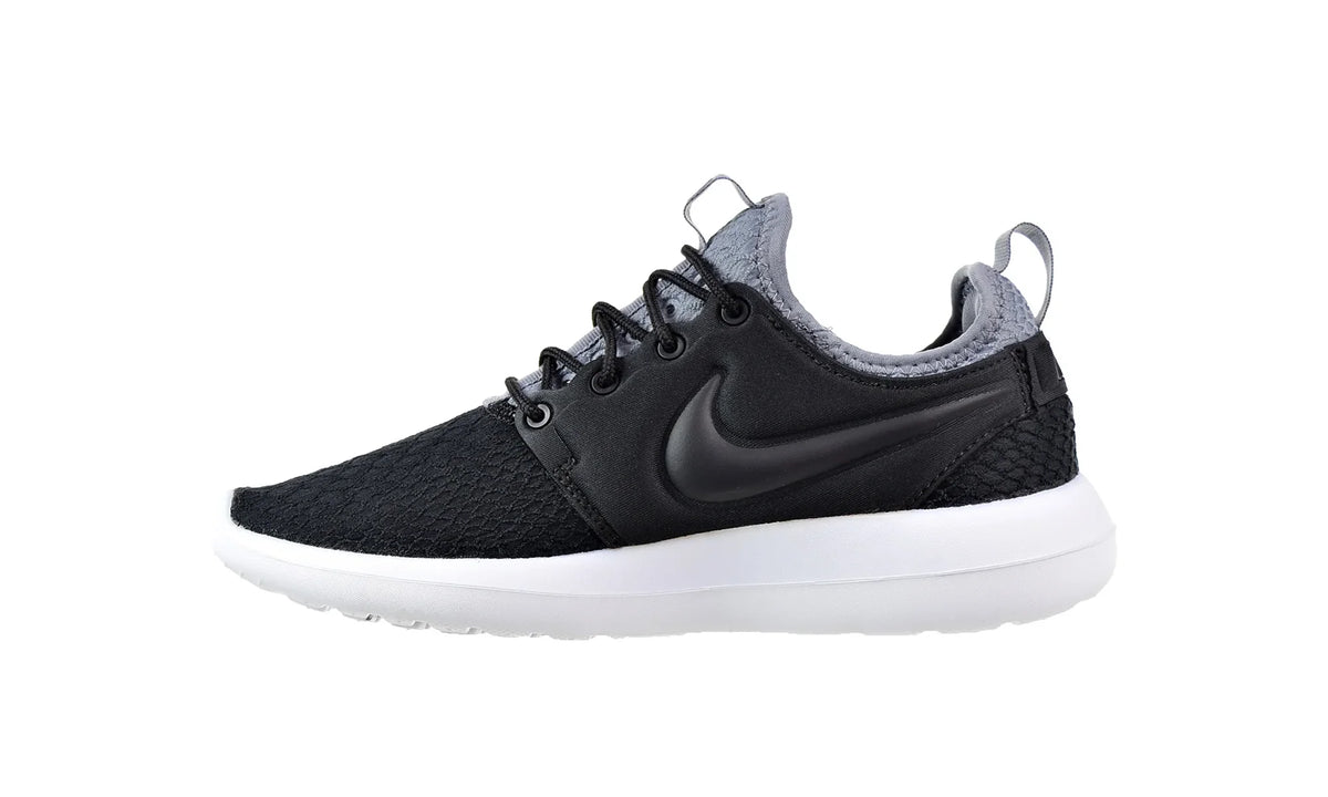 Roshe Two SE WMNS"Black/Black/Cool Grey/White" 881188 001