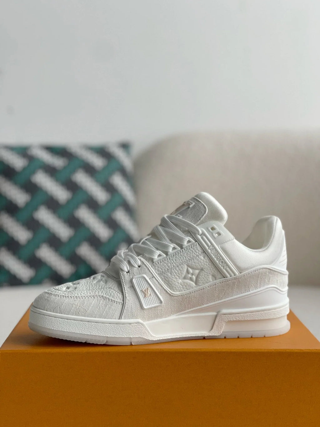 LV Trainer White