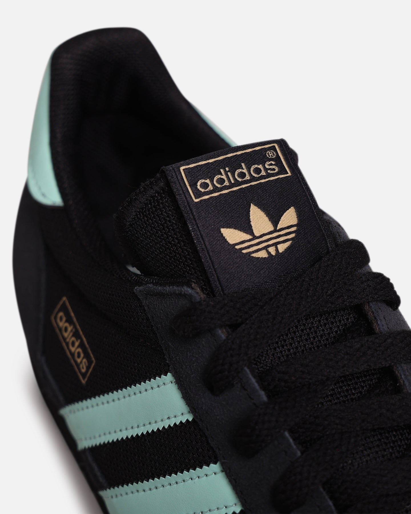 R71 Black/Mint