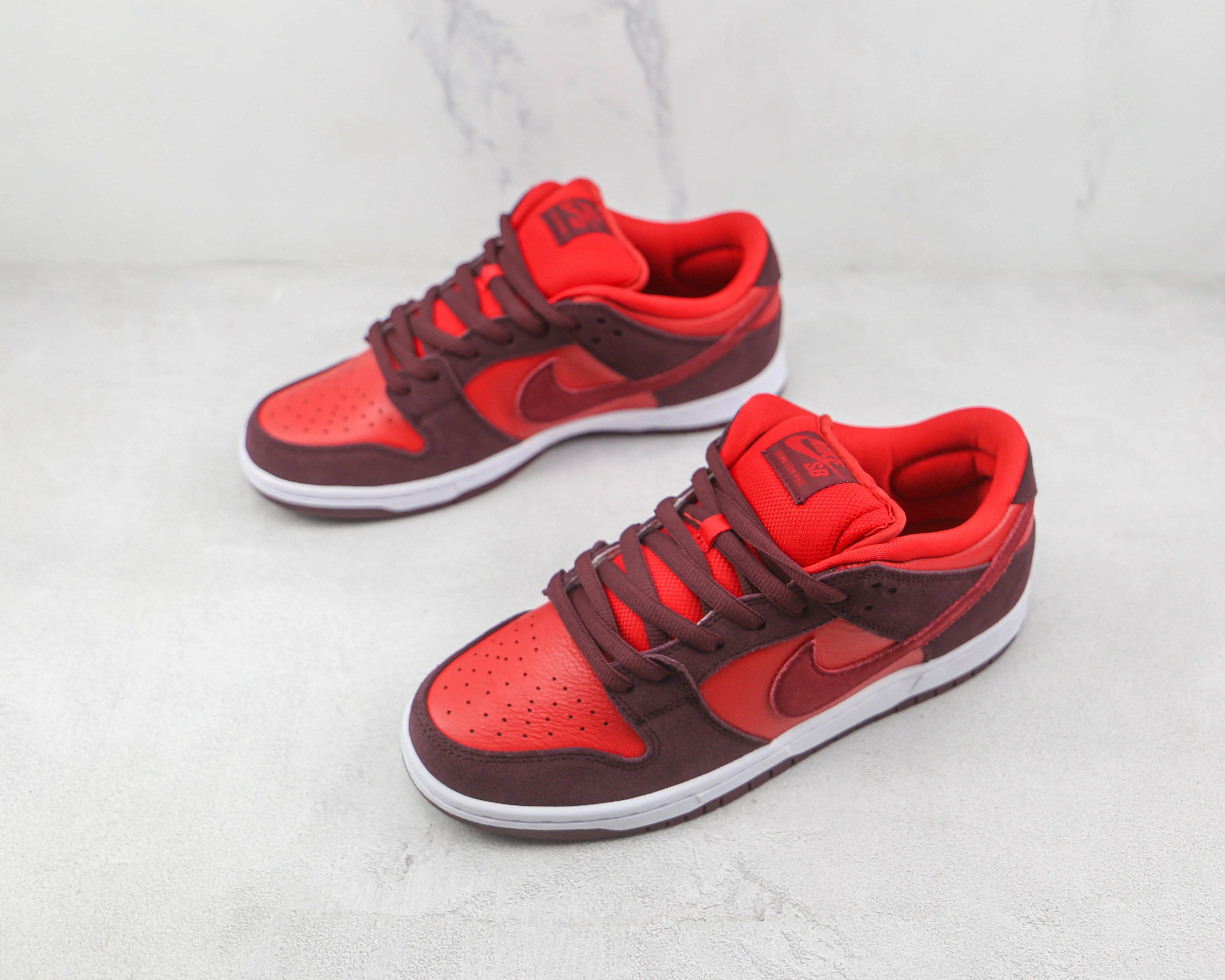 Nike SB Dunk Low Cherry