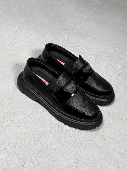 PRADA KLASİK SİYAH RUGAN