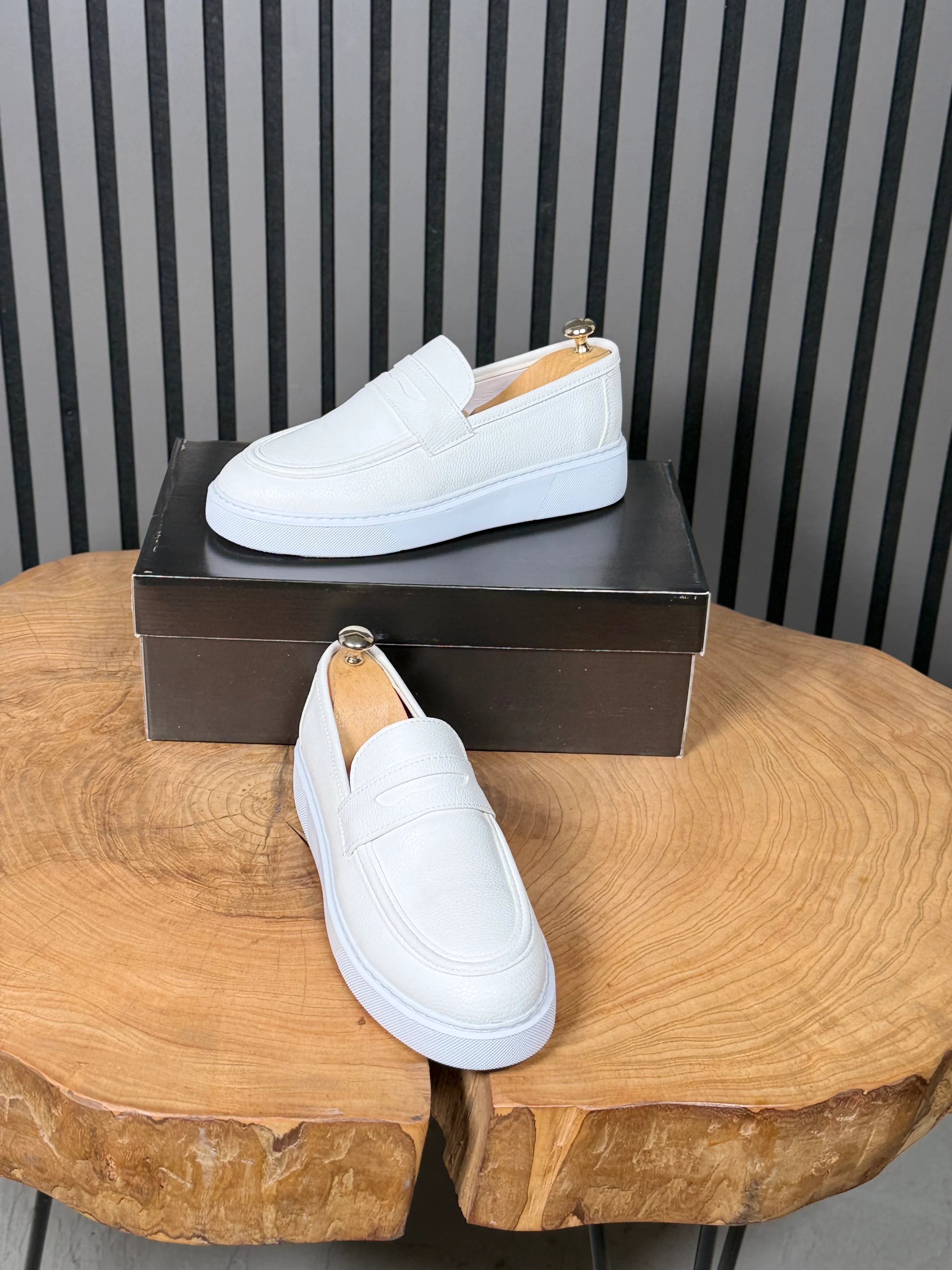 ZARA CASUAL MODEL