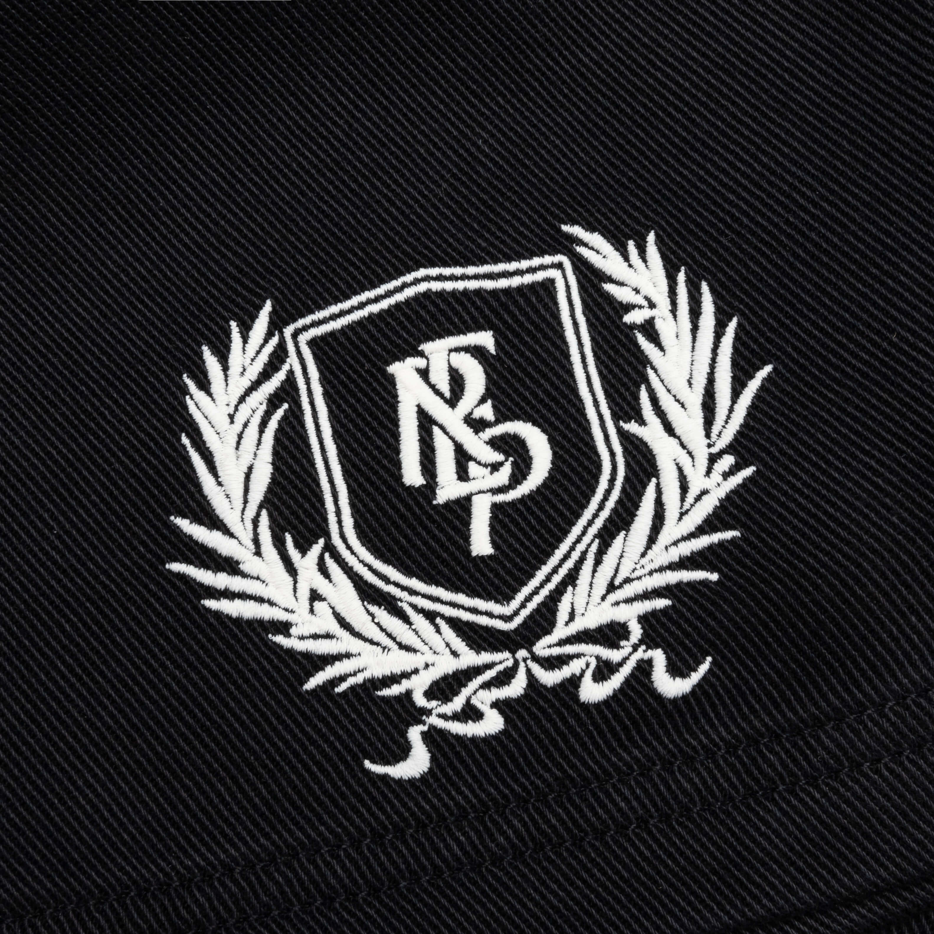 Crest Short Jet Black