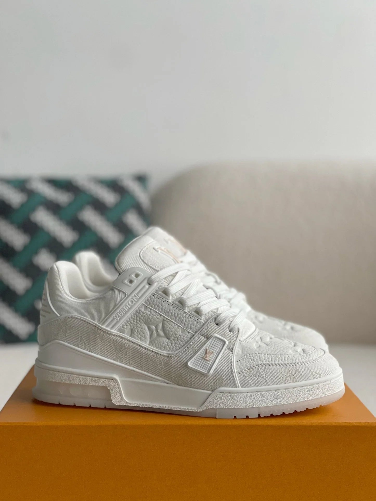 LV Trainer White