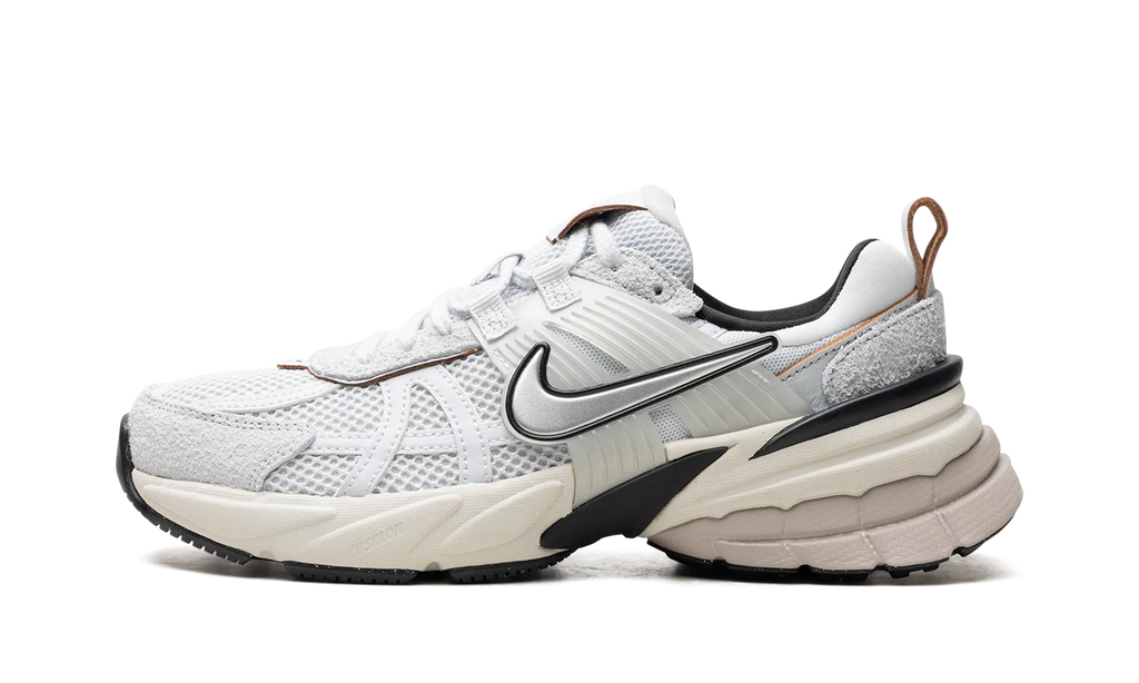 V2K Run WMNS"Pure Platinum/ Chrome" FN6703 002