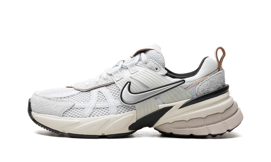 V2K Run WMNS"Pure Platinum/ Chrome" FN6703 002
