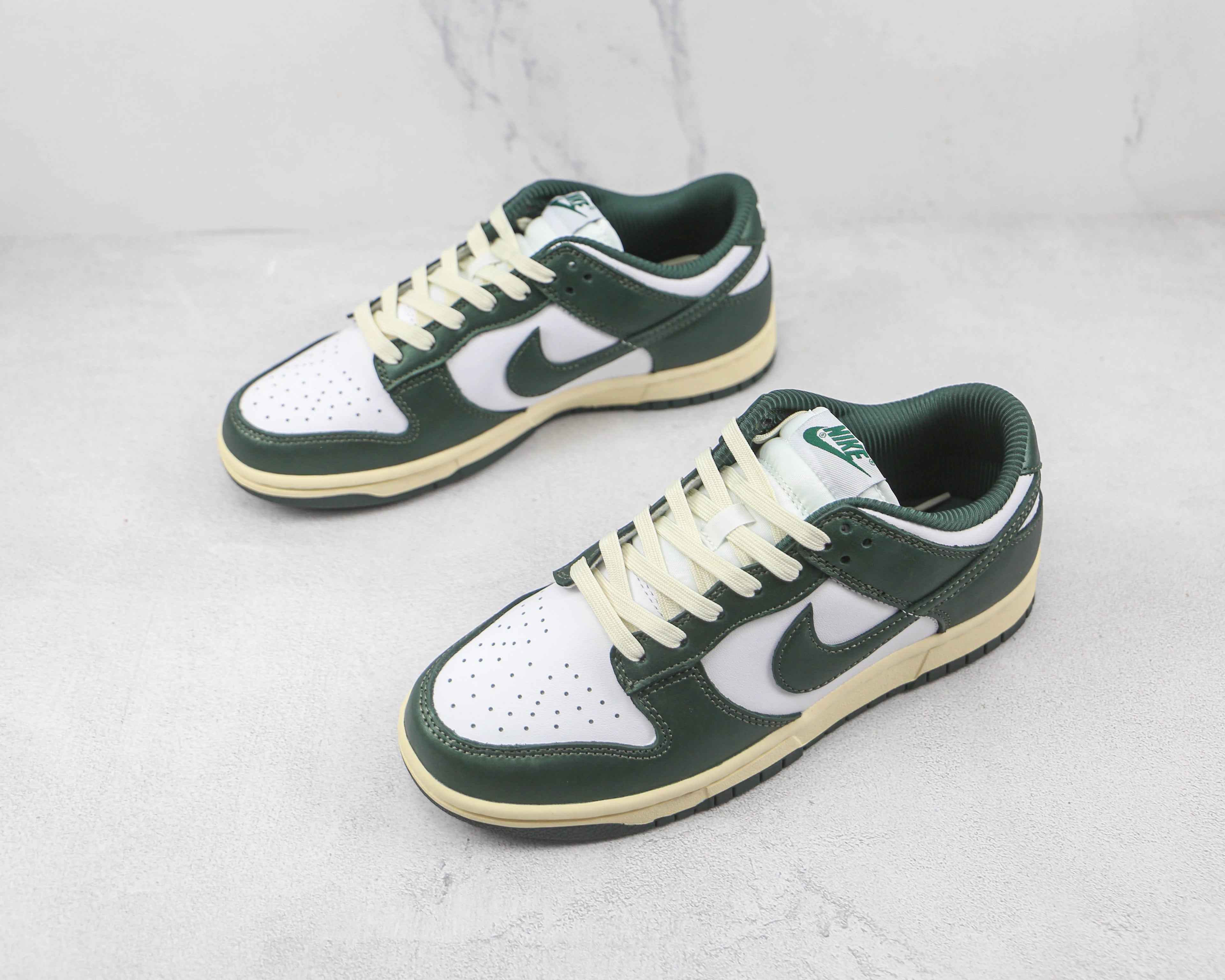 Nike Dunk Low Vintage Green W
