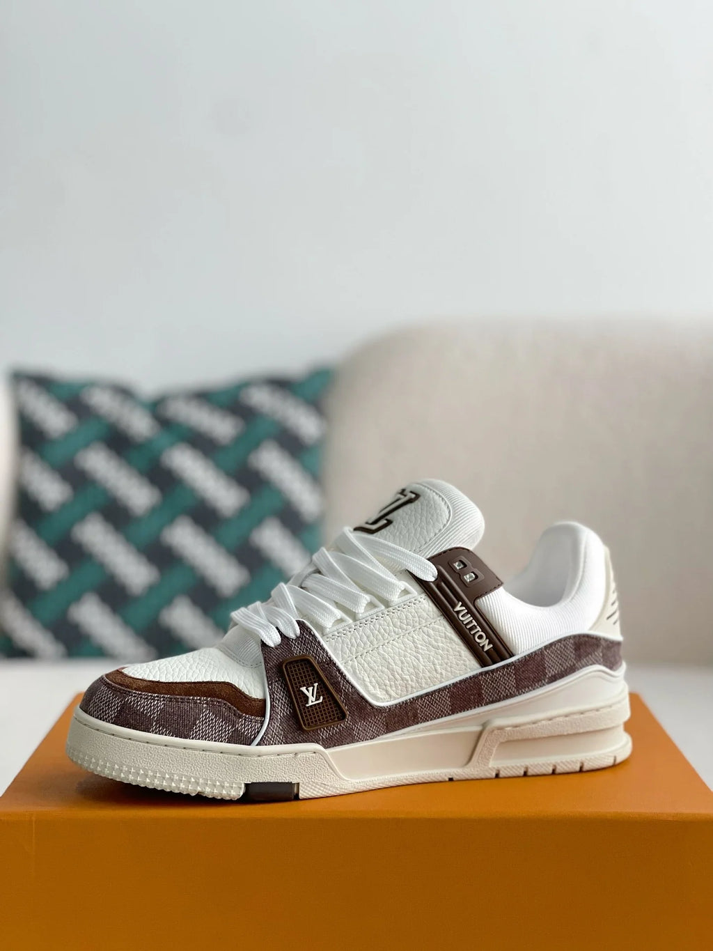 LV Trainer White Brown