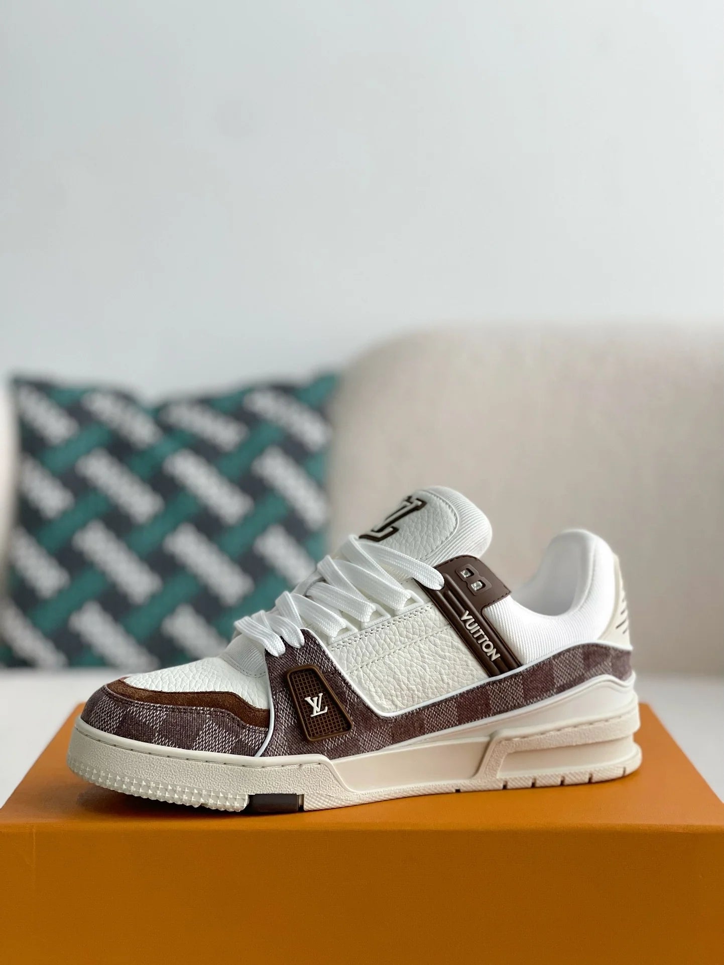 LV Trainer White Brown