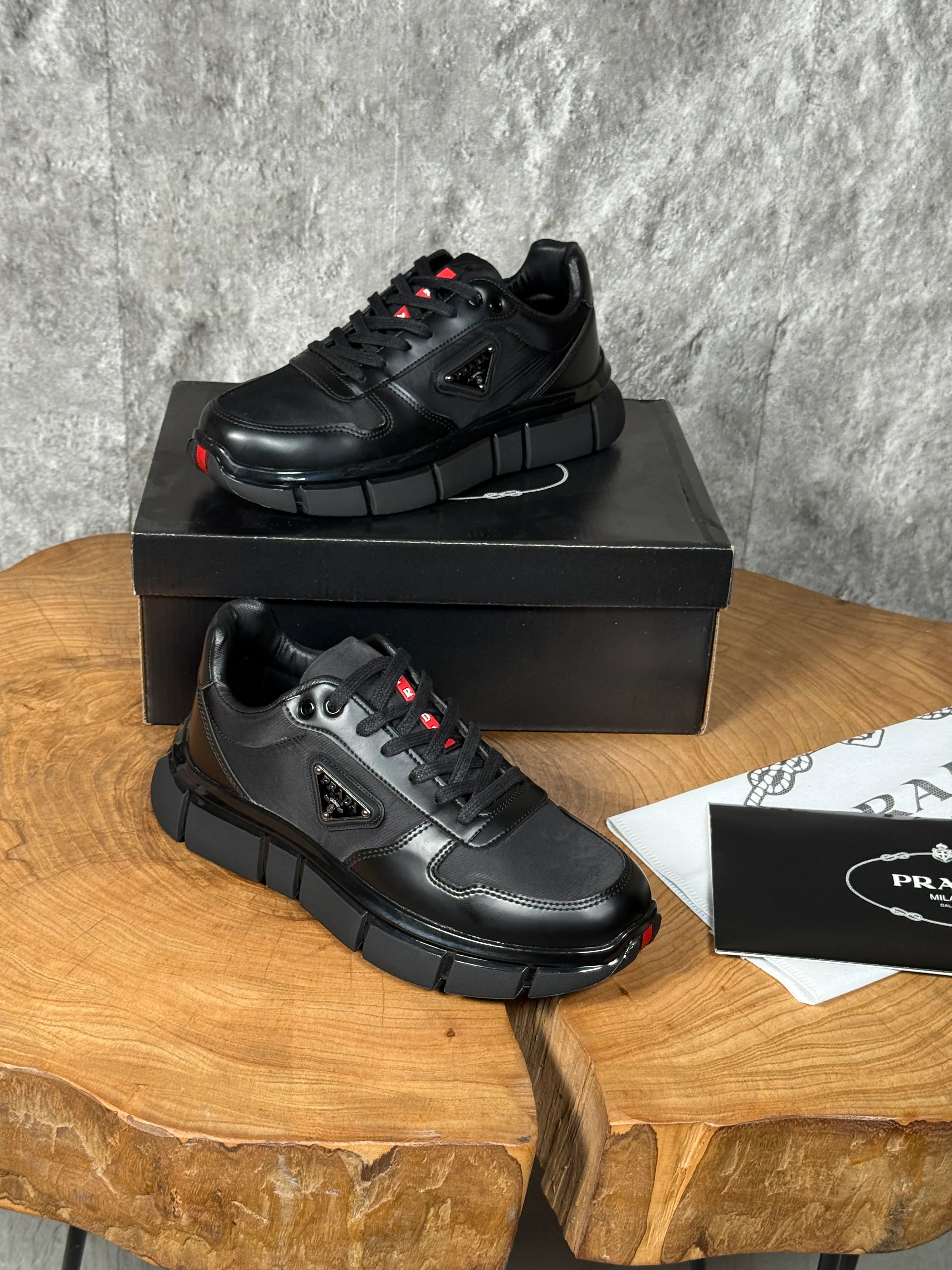PRADA MODELİ
