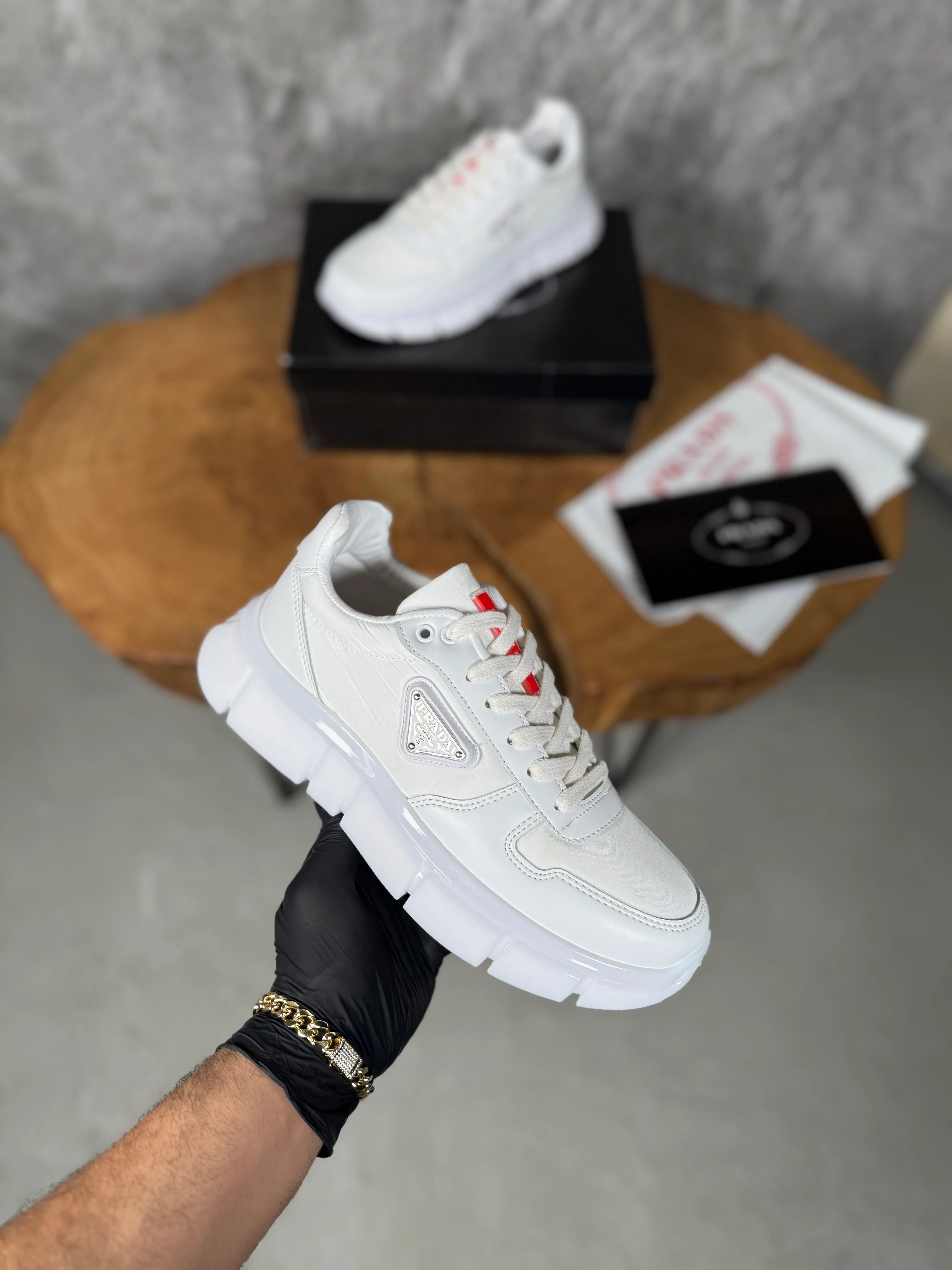 PRADA MODELİ