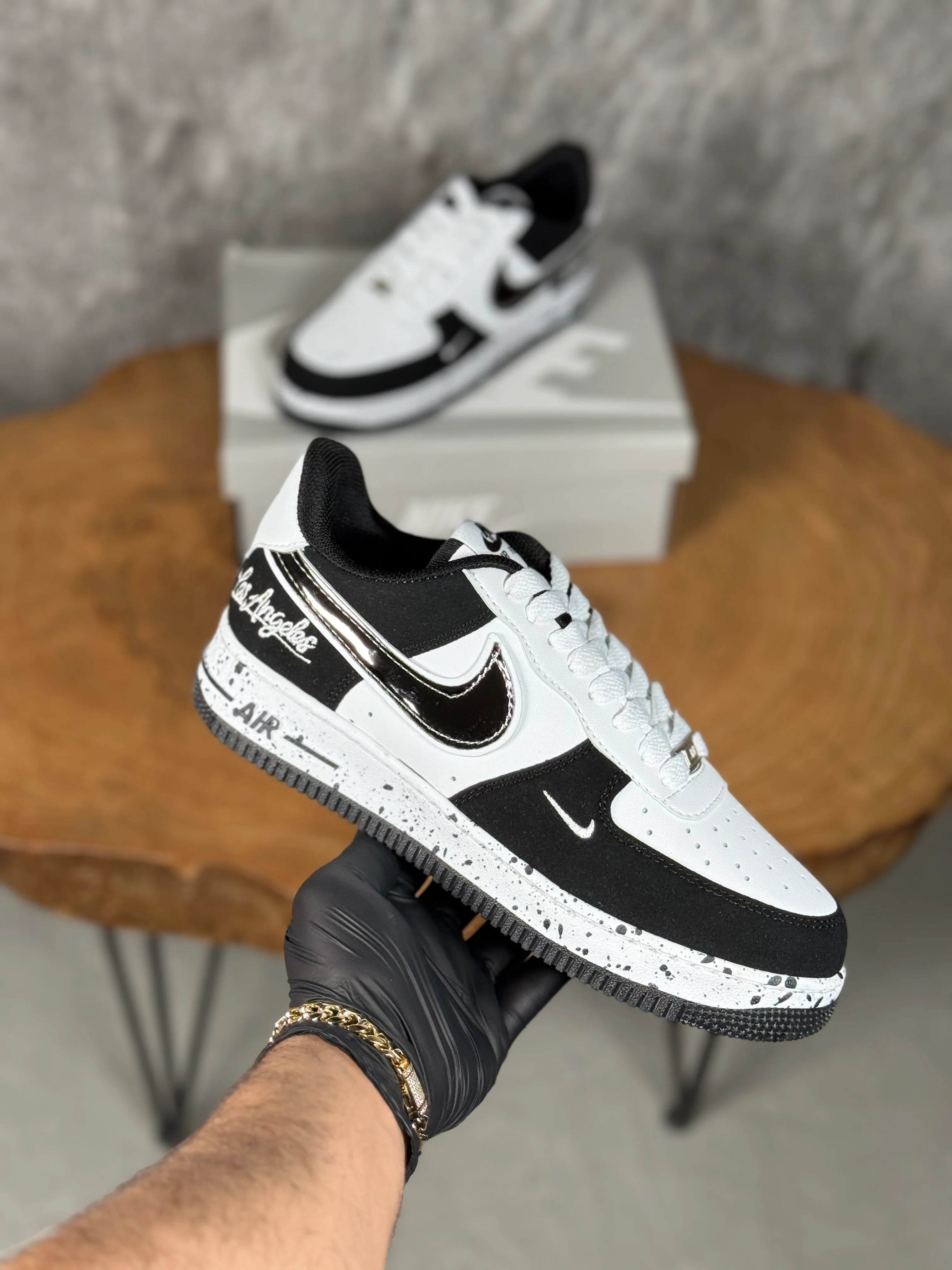 NIKE AIR LOSANGELES MODEL