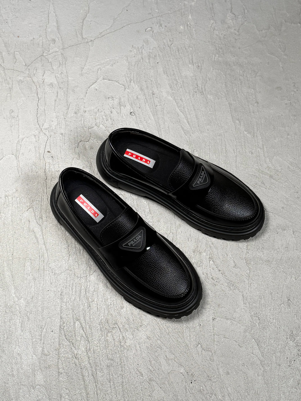 PRADA KLASİK SİYAH RUGAN