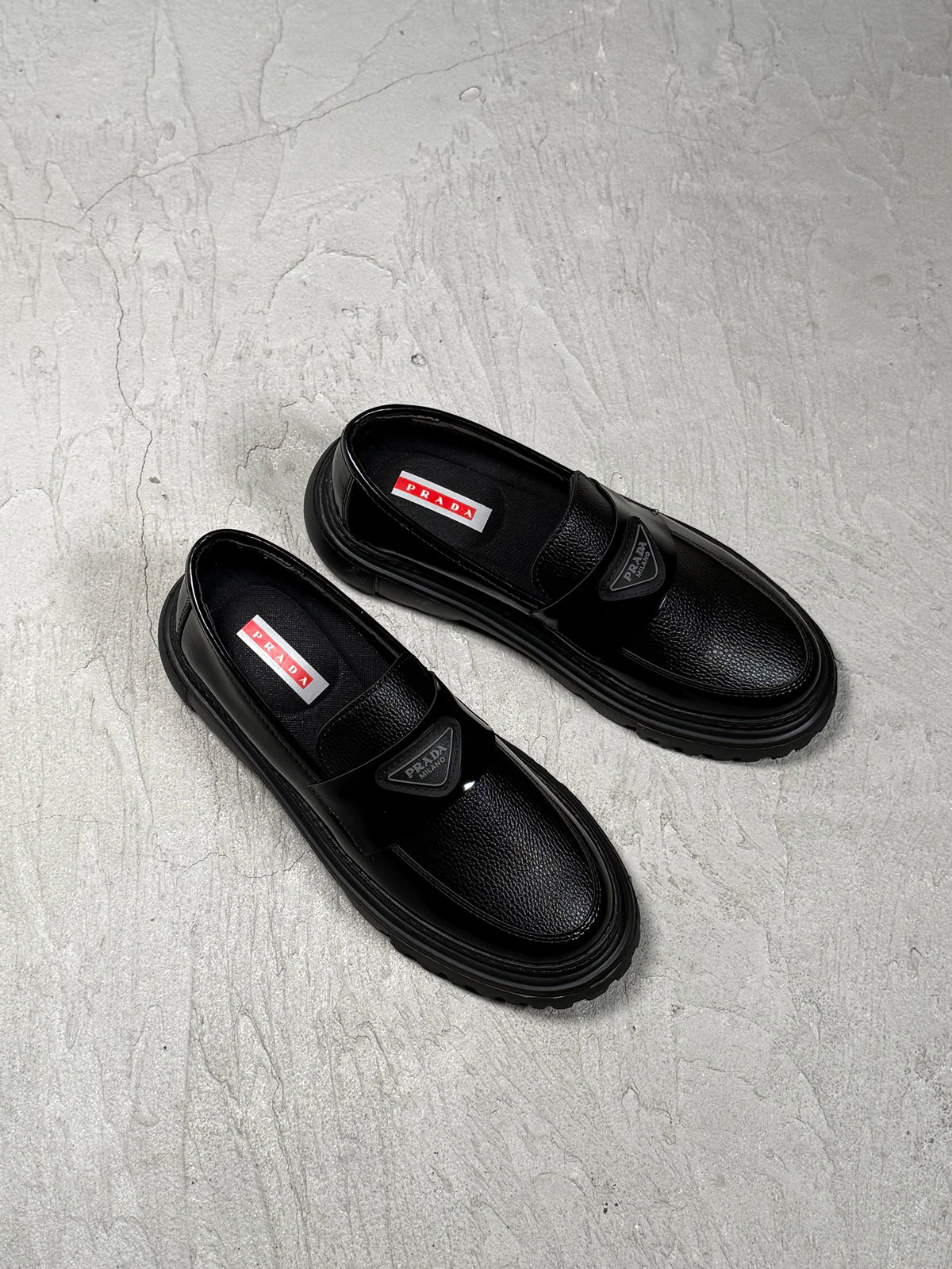 PRADA KLASİK SİYAH RUGAN