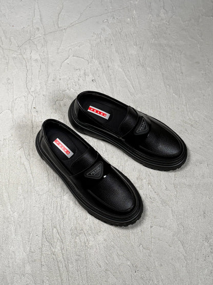PRADA KLASİK SİYAH RUGAN