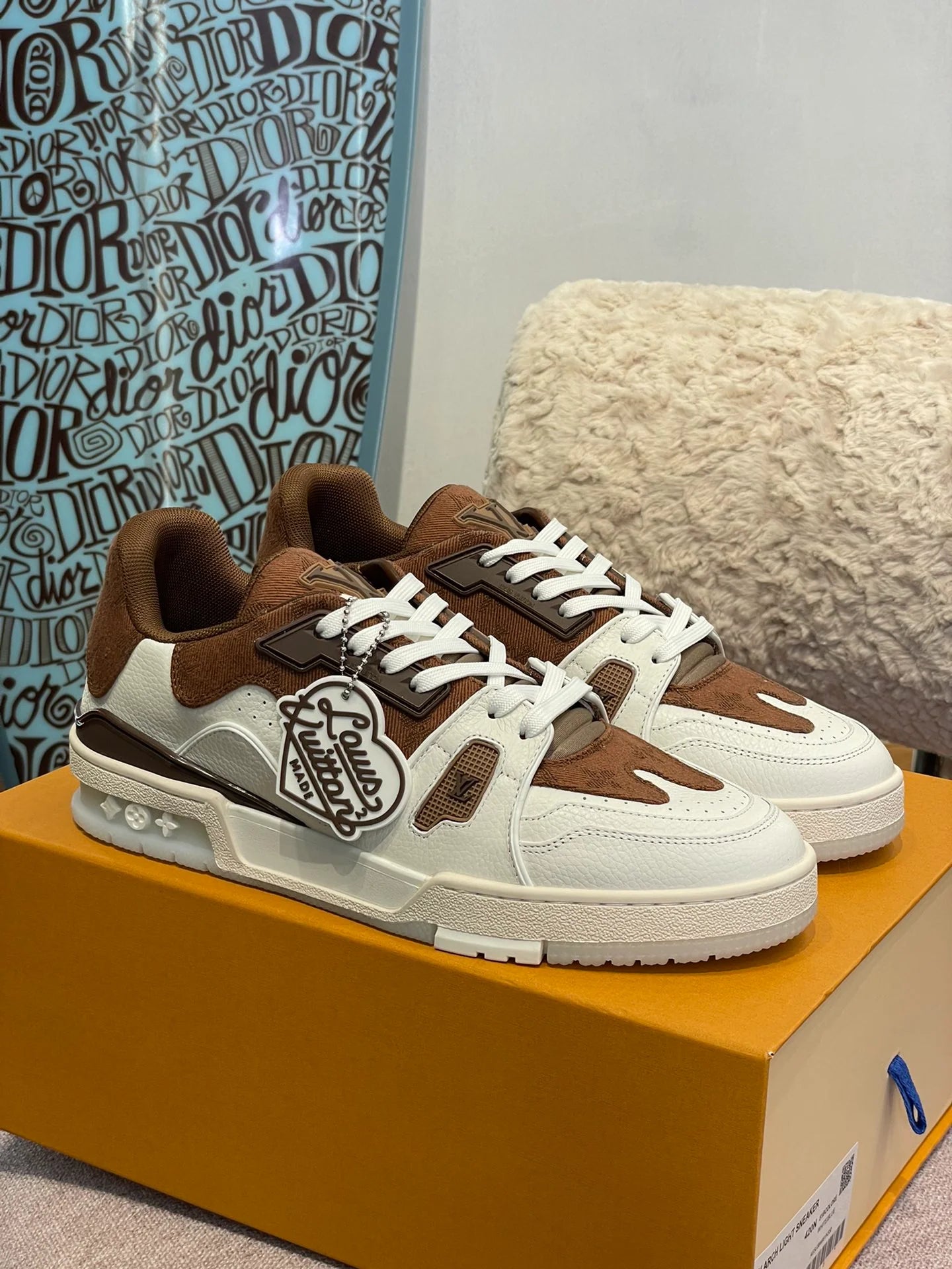LV Trainer Brown