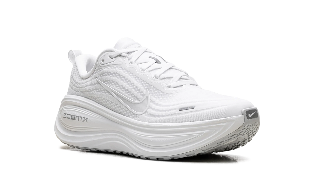 Vomero Plus WMNS"Triple White" HV8154 102