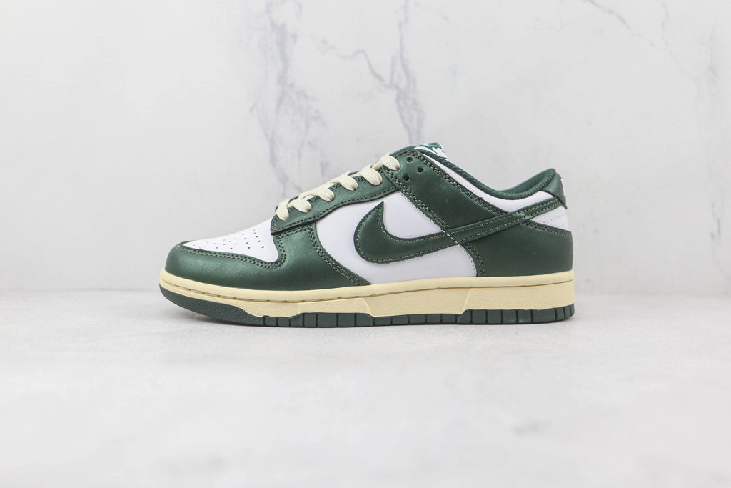 Nike Dunk Low Vintage Green W