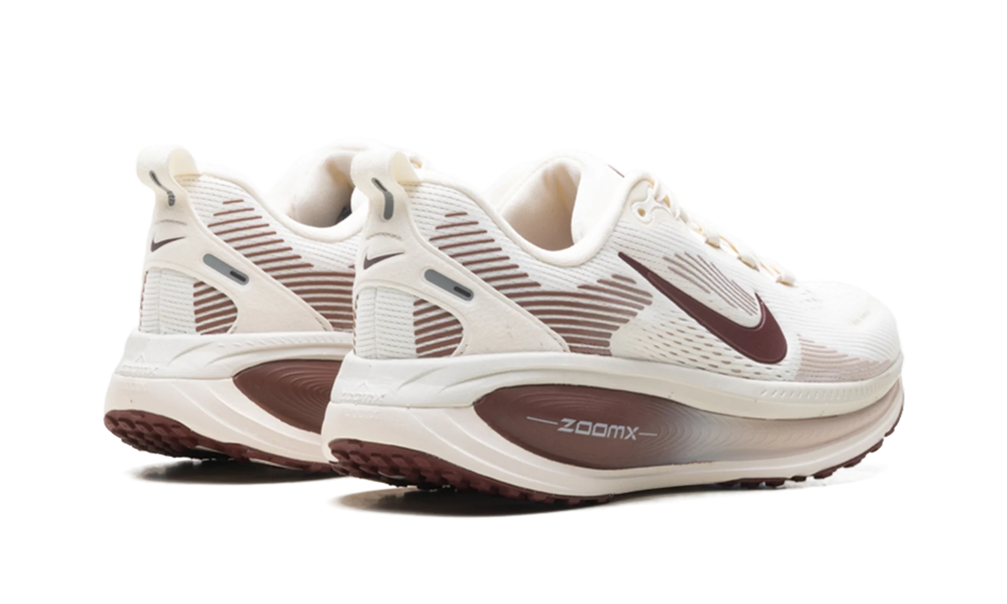 Vomero 18 WMNS"Pale Ivory Red Sepia Silt Red Dark Team Red" HM6804 108