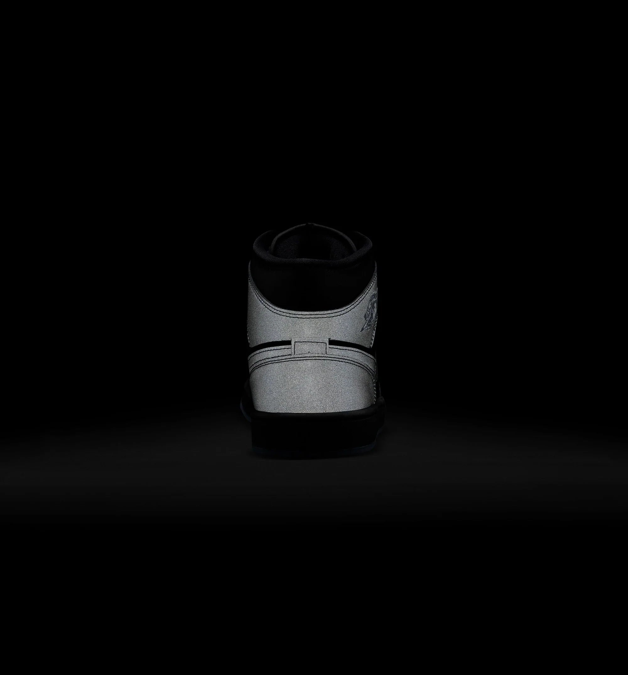 Air Jordan 1 Mid SE Mens Lifestyle Shoe Black Grey