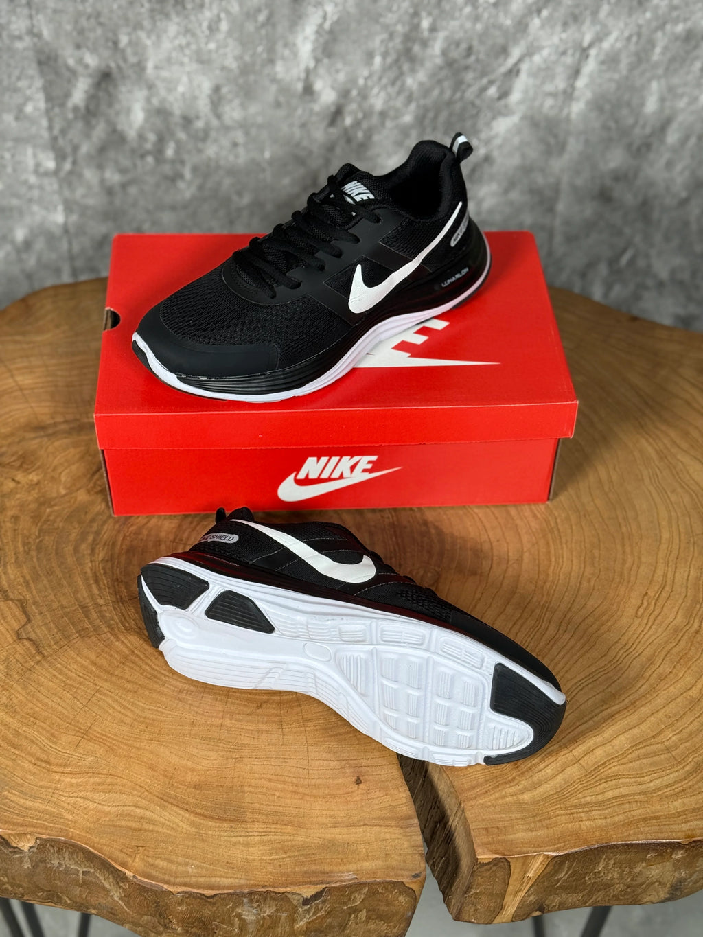 NIKE ZOOM PEGASUS MODEL