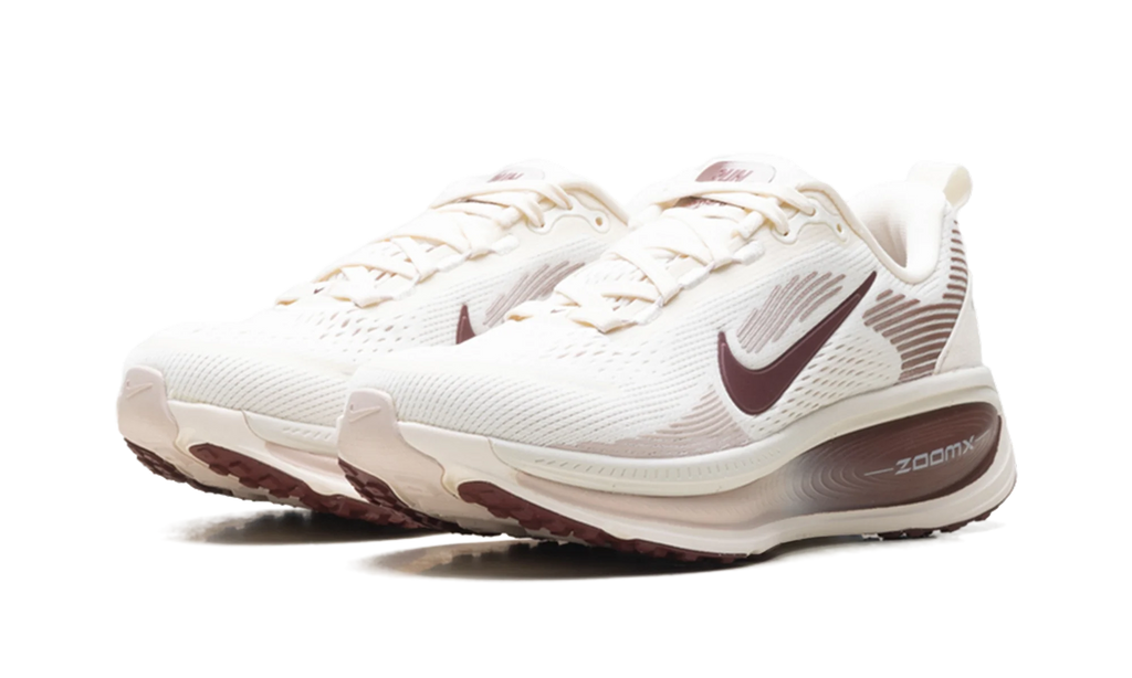Vomero 18 WMNS"Pale Ivory Red Sepia Silt Red Dark Team Red" HM6804 108