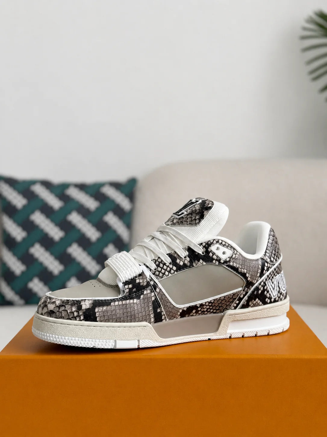 LV Trainer Brown