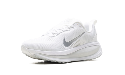 Vomero 18 WMNS"White Photon Dust Summit White Metallic Silver" HM6804 104