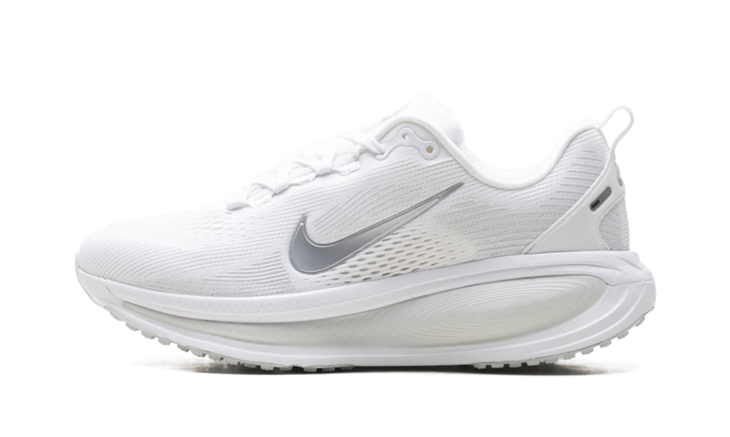 Vomero 18 WMNS"White Photon Dust Summit White Metallic Silver" HM6804 104