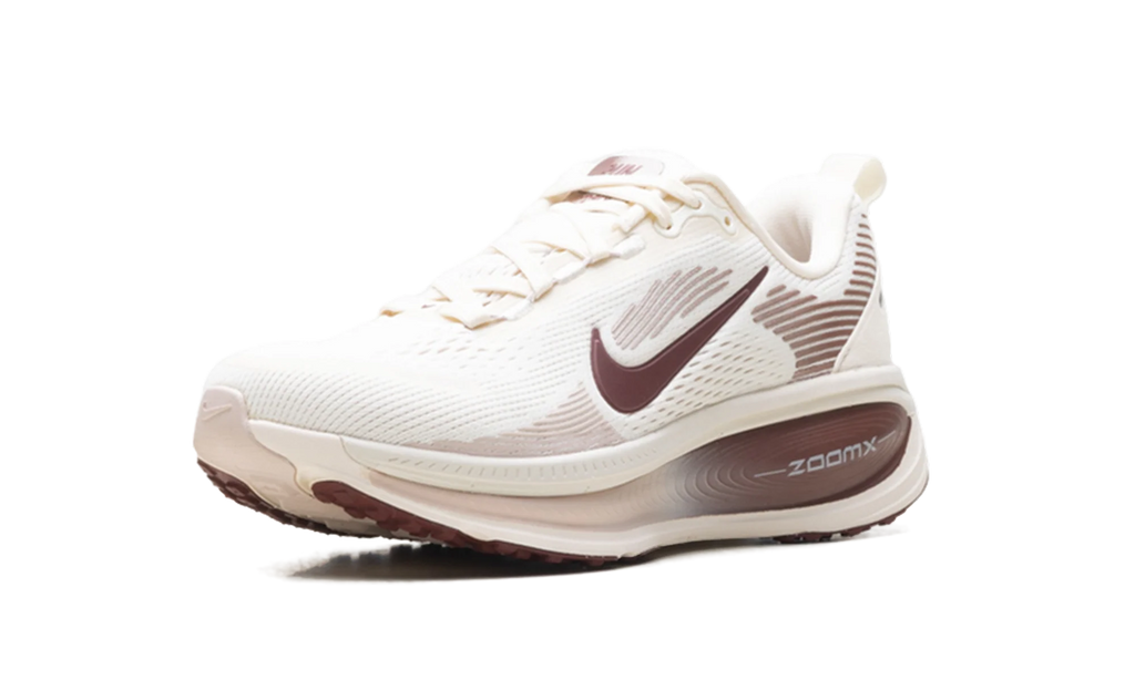 Vomero 18 WMNS"Pale Ivory Red Sepia Silt Red Dark Team Red" HM6804 108