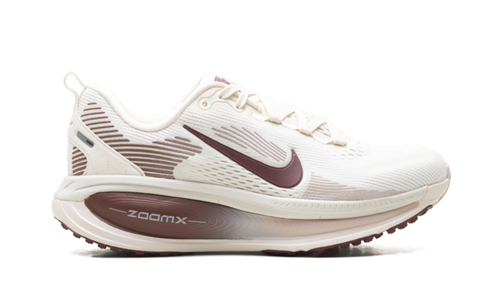 Vomero 18 WMNS"Pale Ivory Red Sepia Silt Red Dark Team Red" HM6804 108