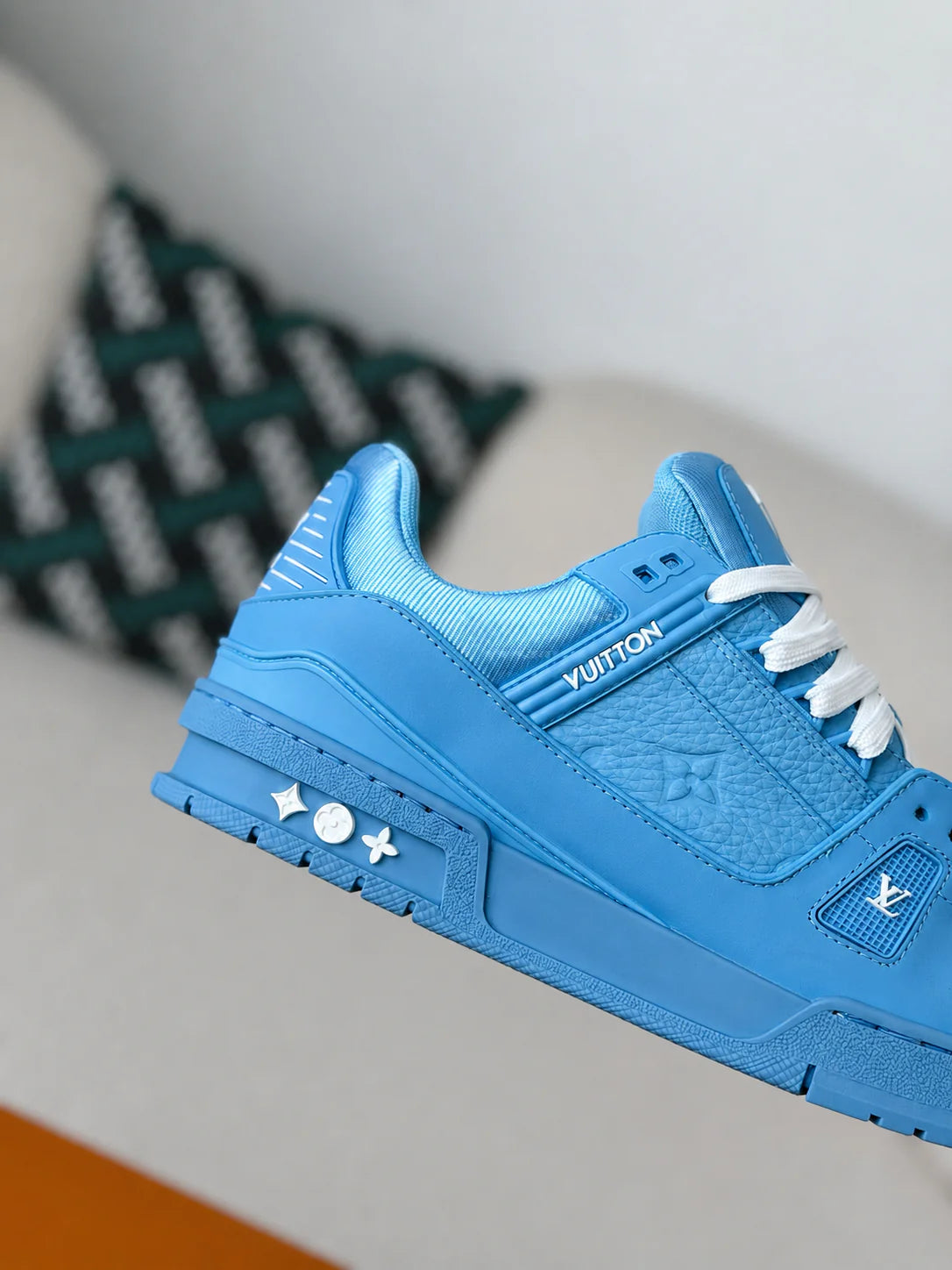 LV Trainer Blue