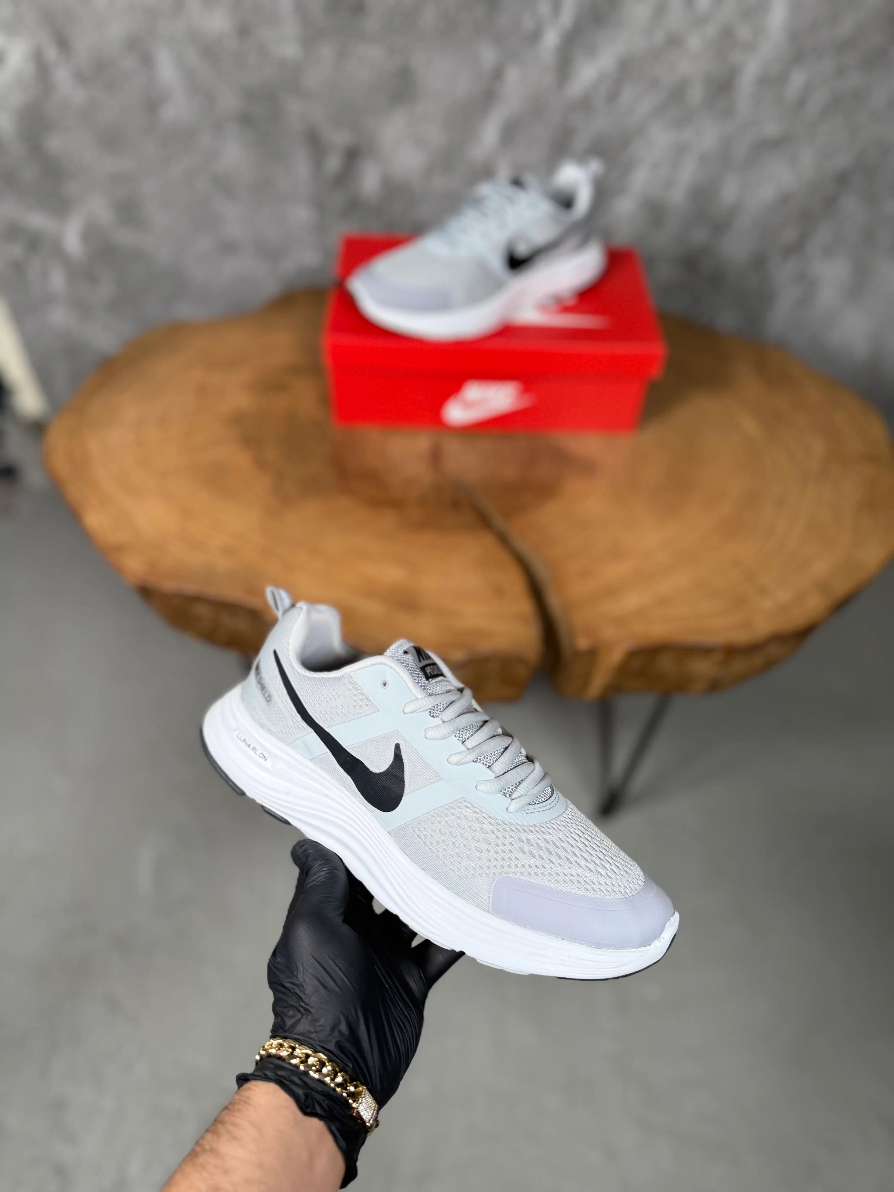NIKE ZOOM PEGASUS MODEL