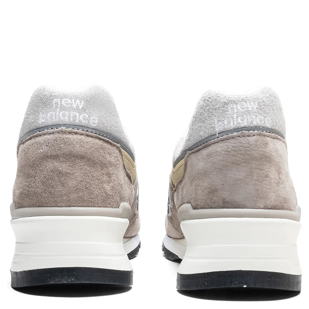Made in USA 997 Light Mushroom Mirage Gray
