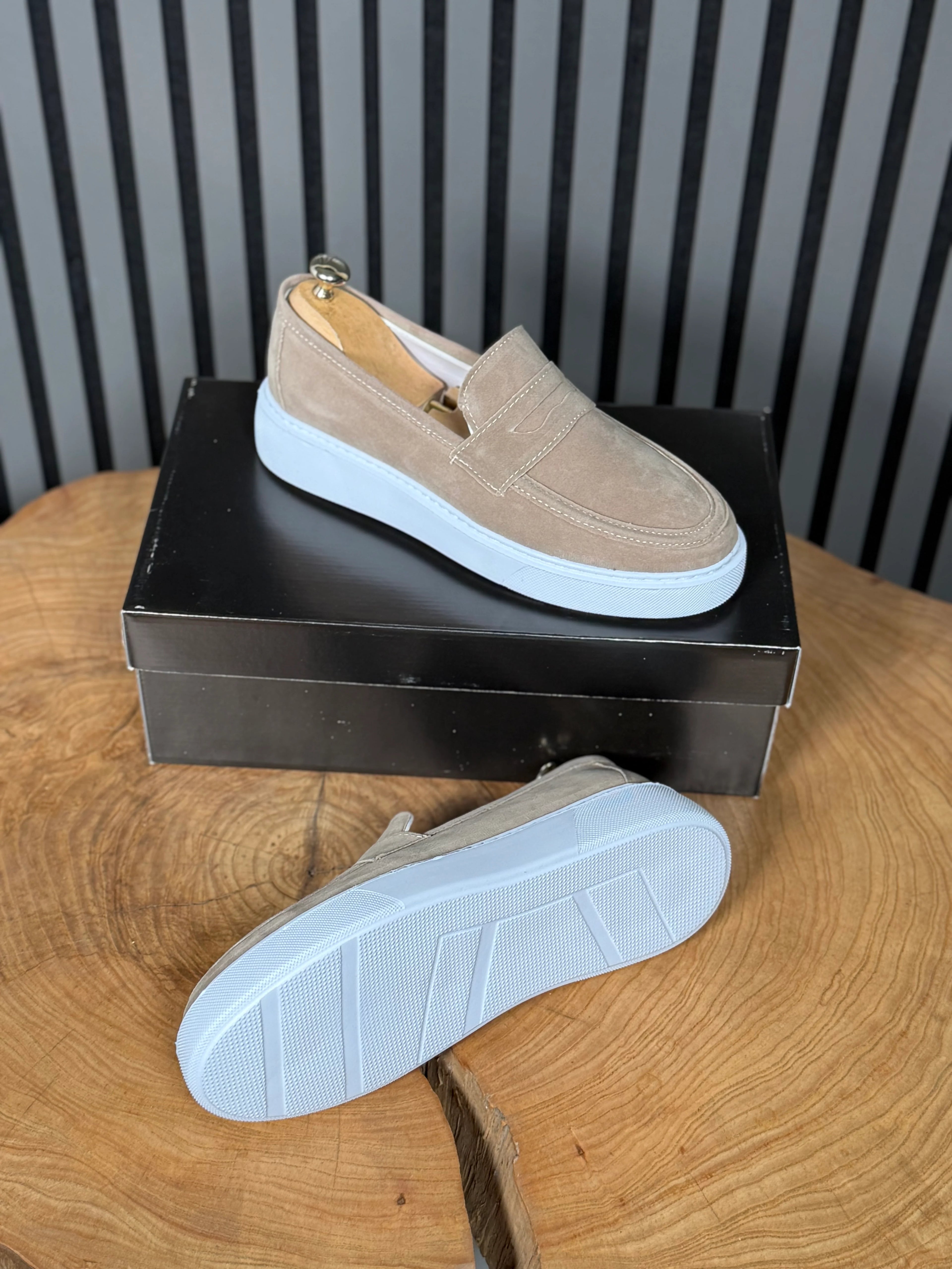 ZARA CASUAL MODEL