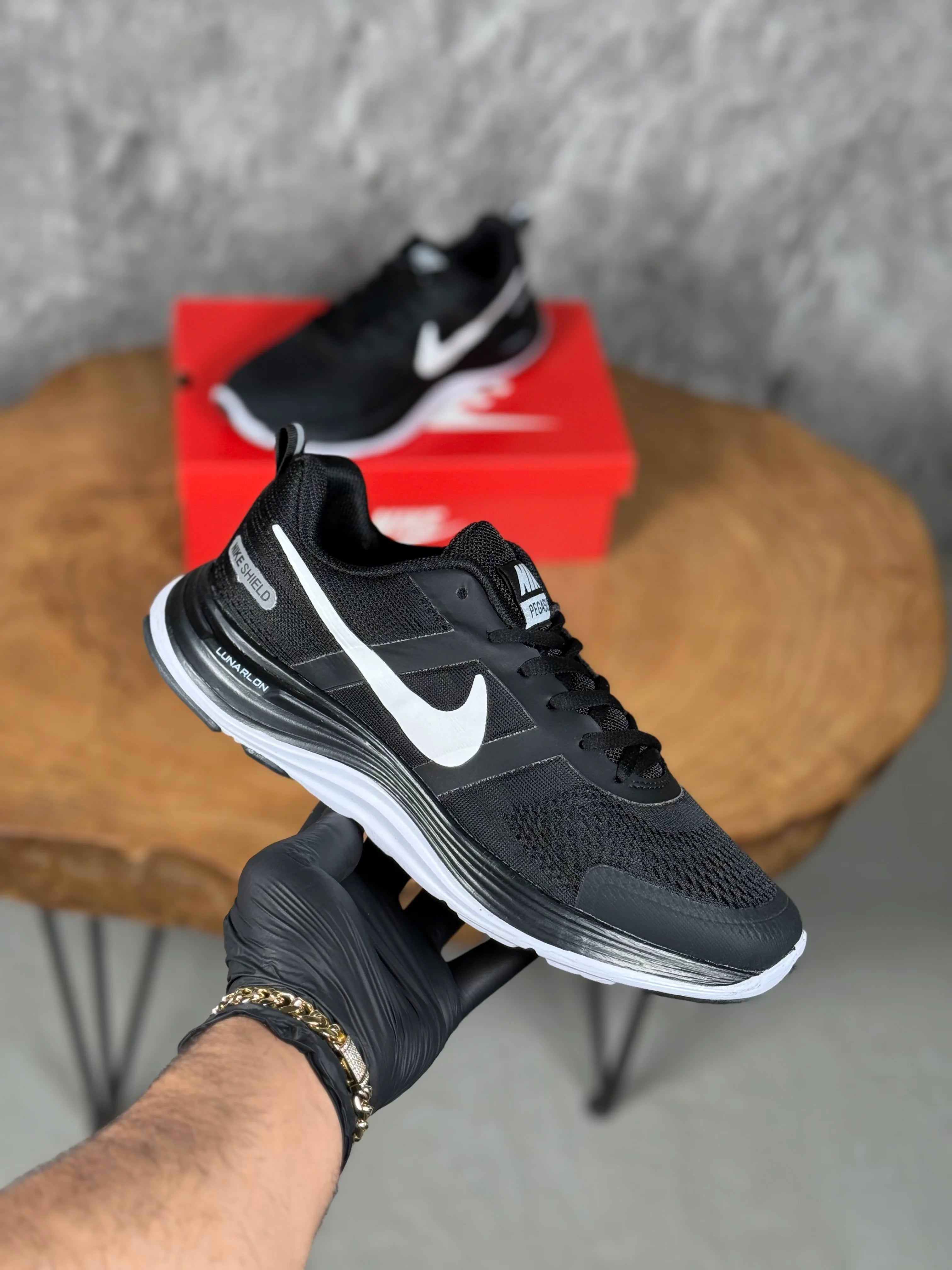 NIKE ZOOM PEGASUS MODEL