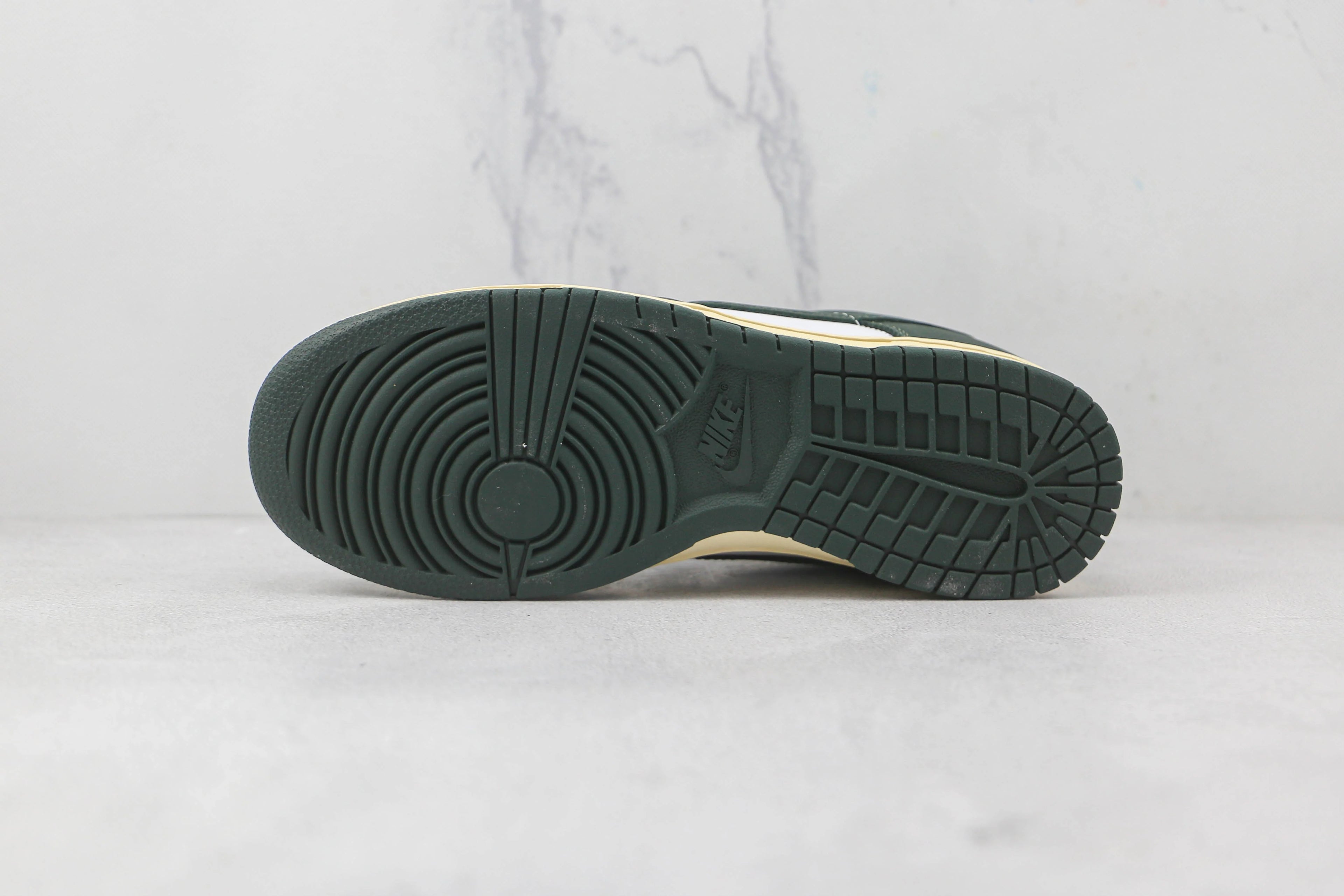 Nike Dunk Low Vintage Green W