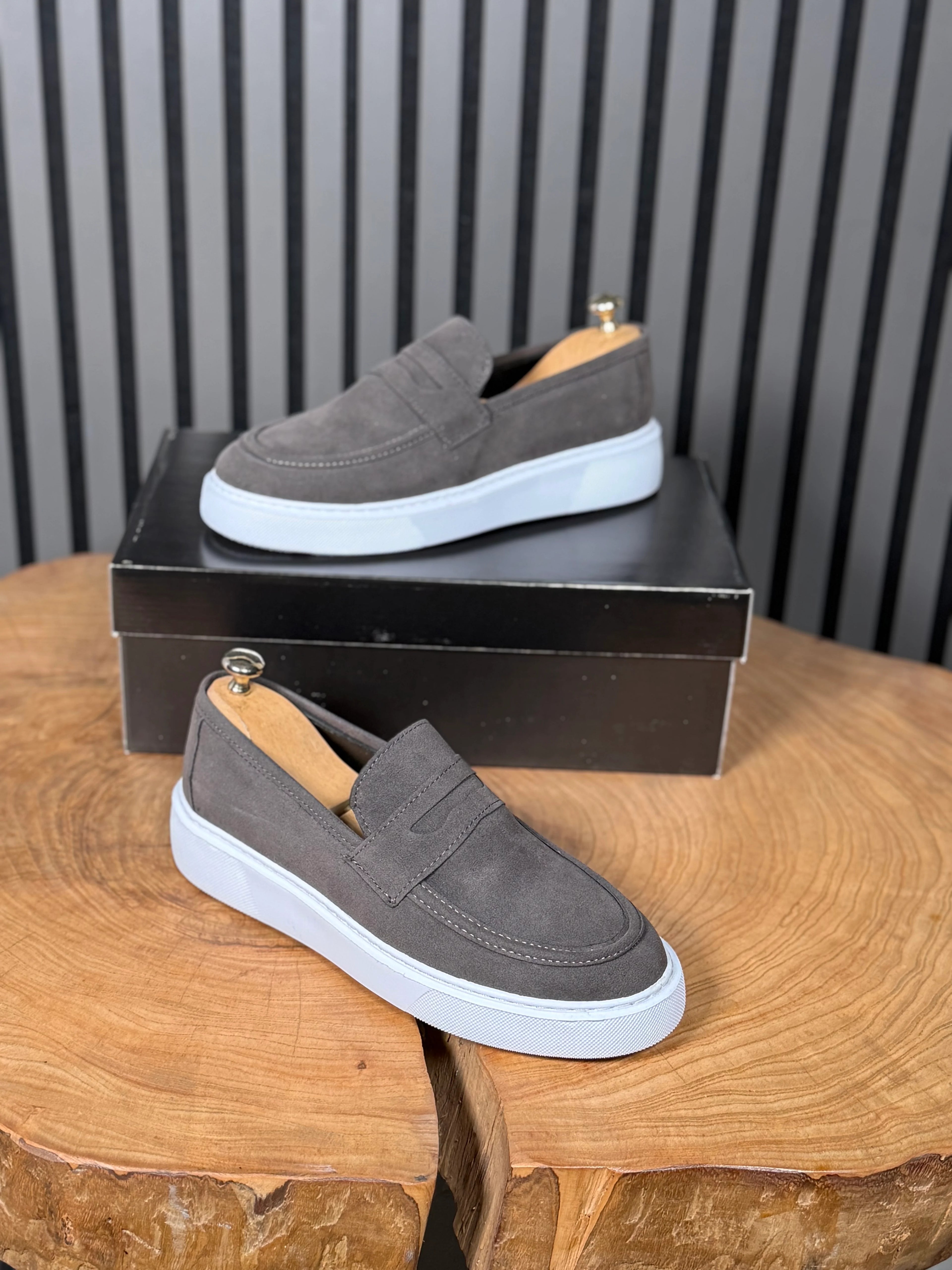 ZARA CASUAL MODEL