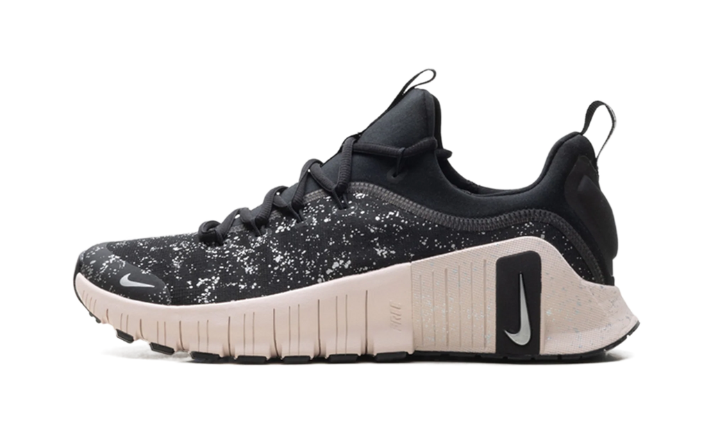Free Metcon 6 SE WMNS "Black Silt Red" HV2017 001