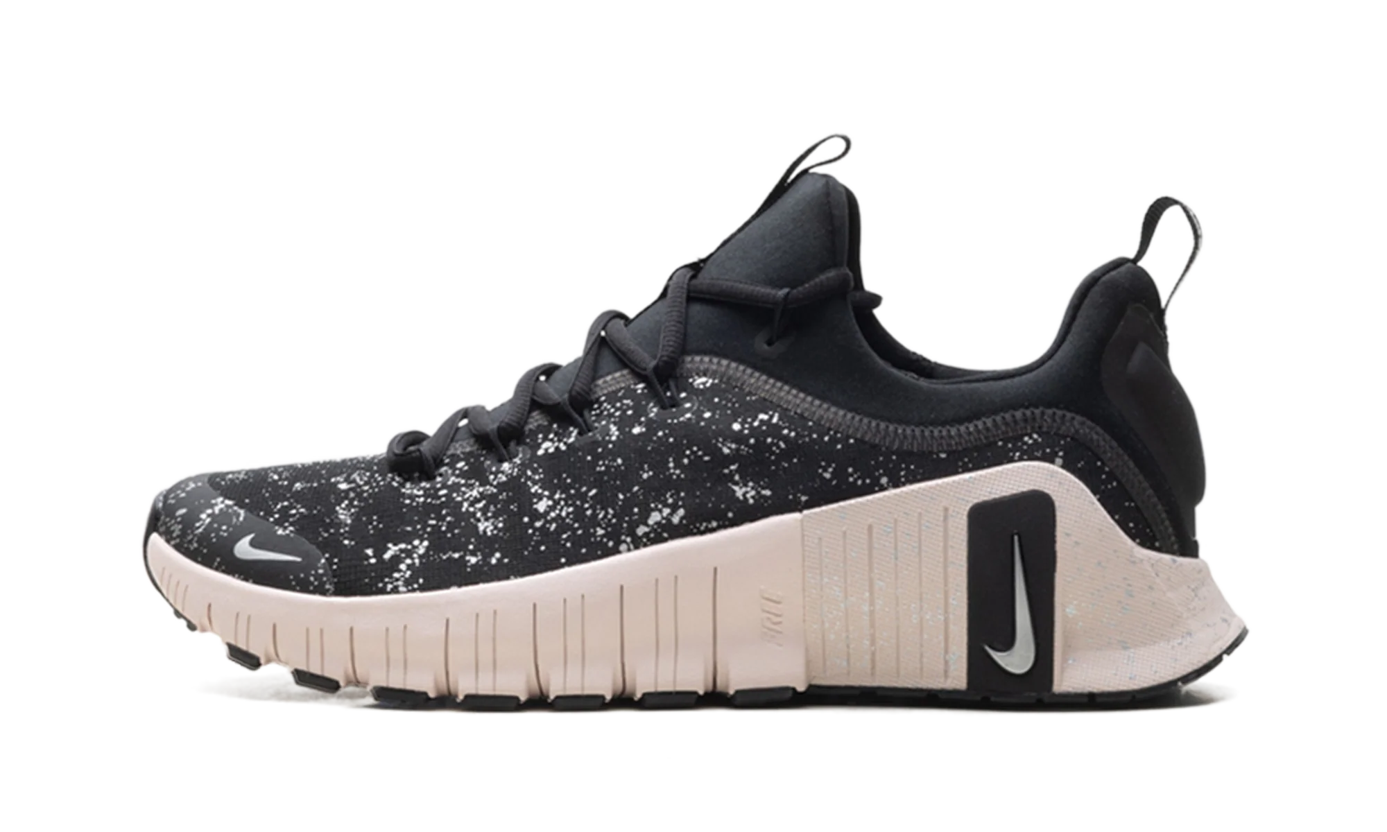 Free Metcon 6 SE WMNS "Black Silt Red" HV2017 001