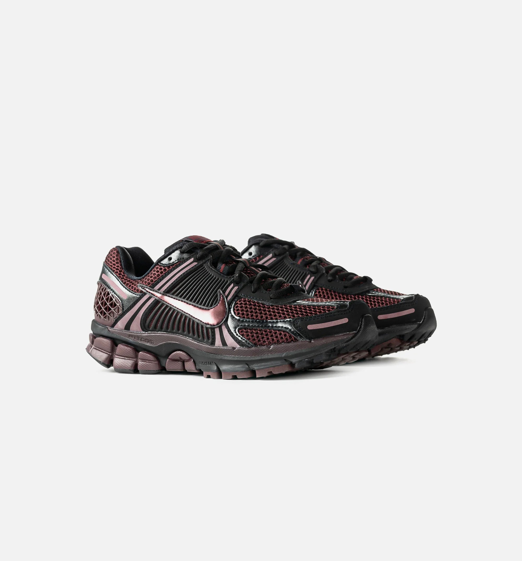 Zoom Vomero 5 Reflective Accents Womens Lifestyle Shoe Black Burgundy Crush Burgundy Ash Dark Team Red