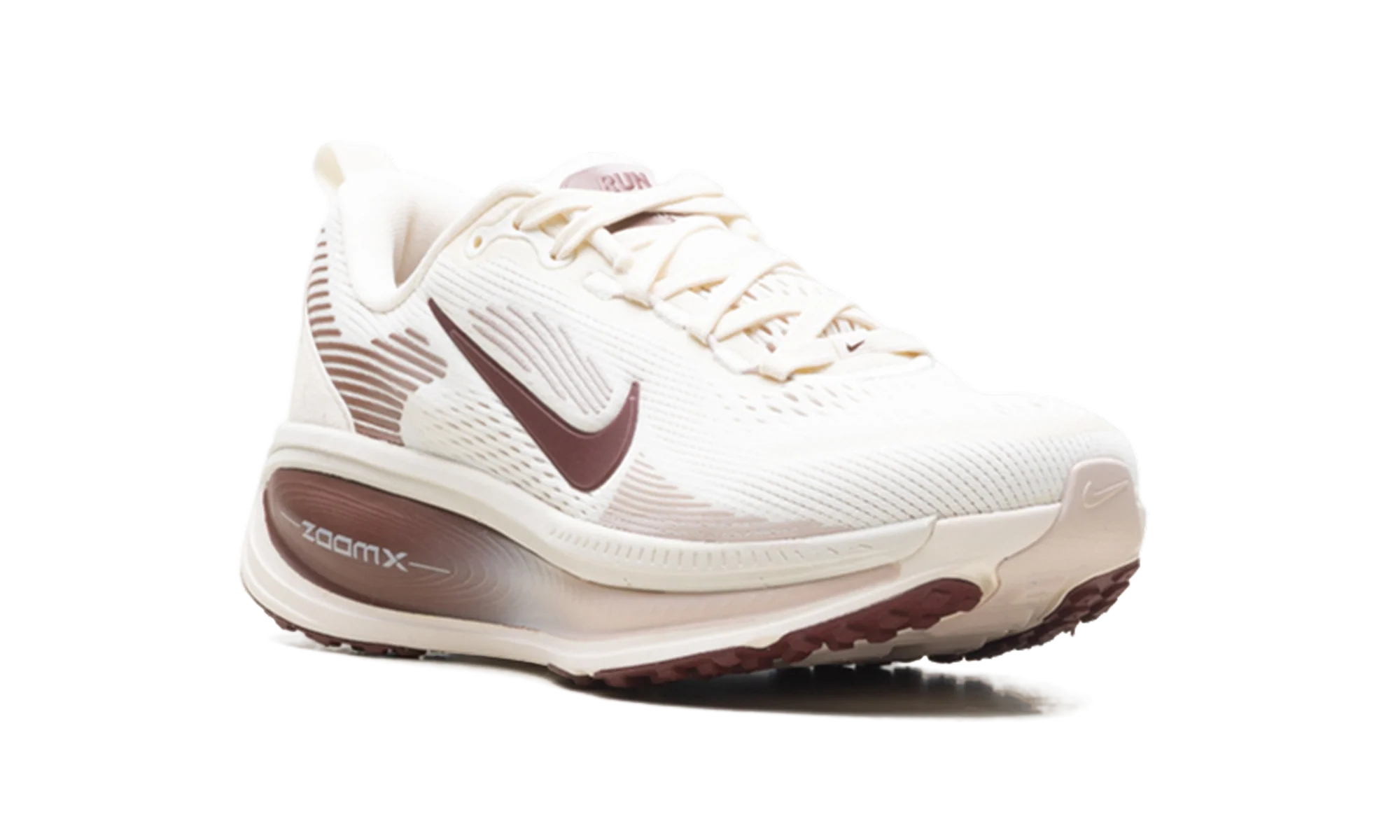 Vomero 18 WMNS"Pale Ivory Red Sepia Silt Red Dark Team Red" HM6804 108
