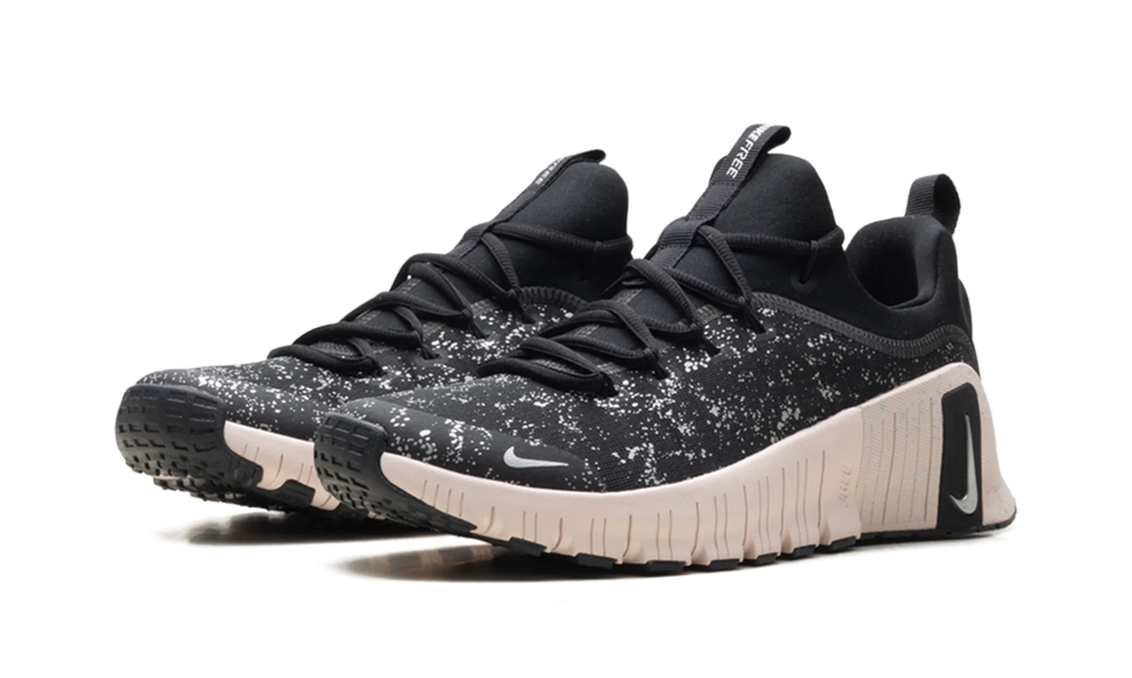 Free Metcon 6 SE WMNS "Black Silt Red" HV2017 001