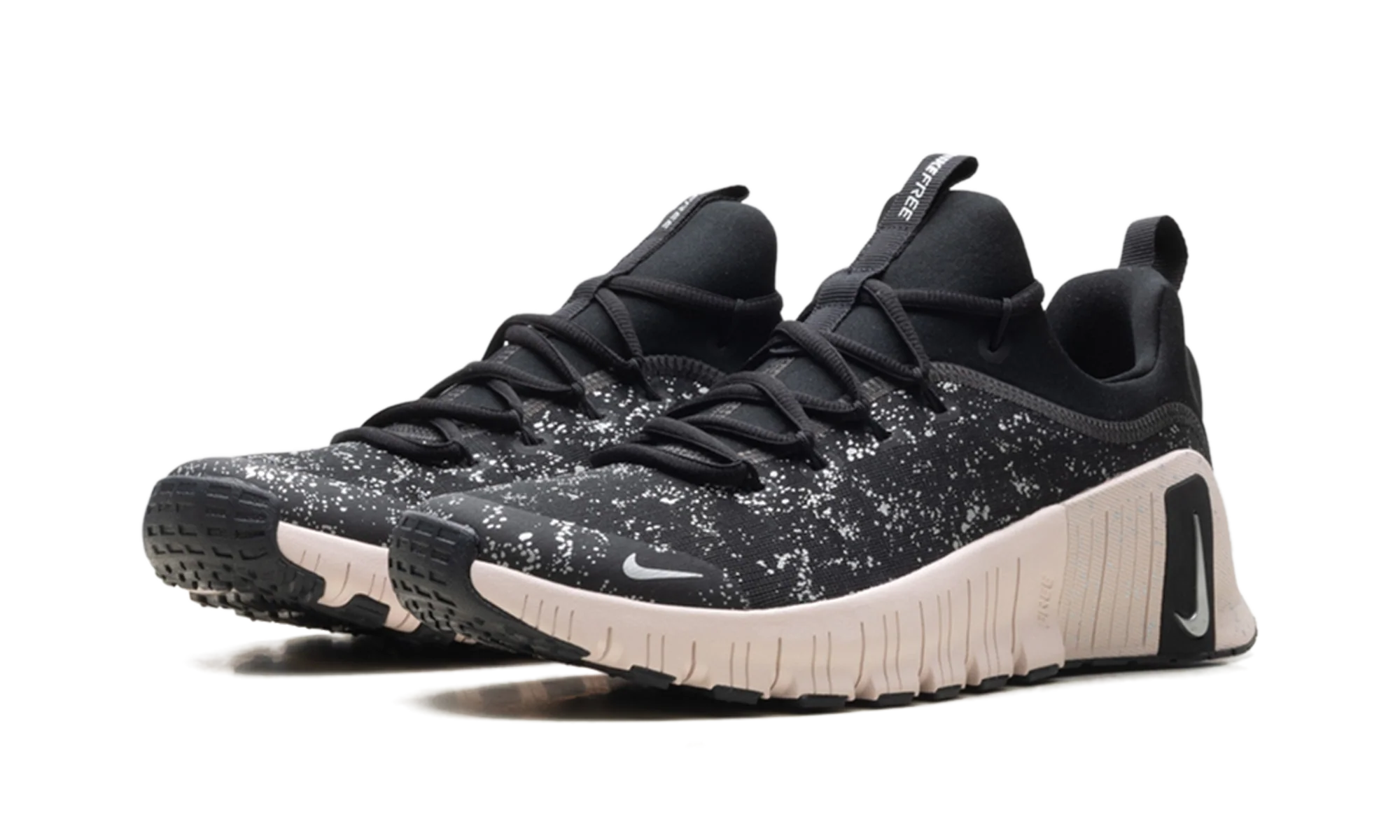 Free Metcon 6 SE WMNS "Black Silt Red" HV2017 001