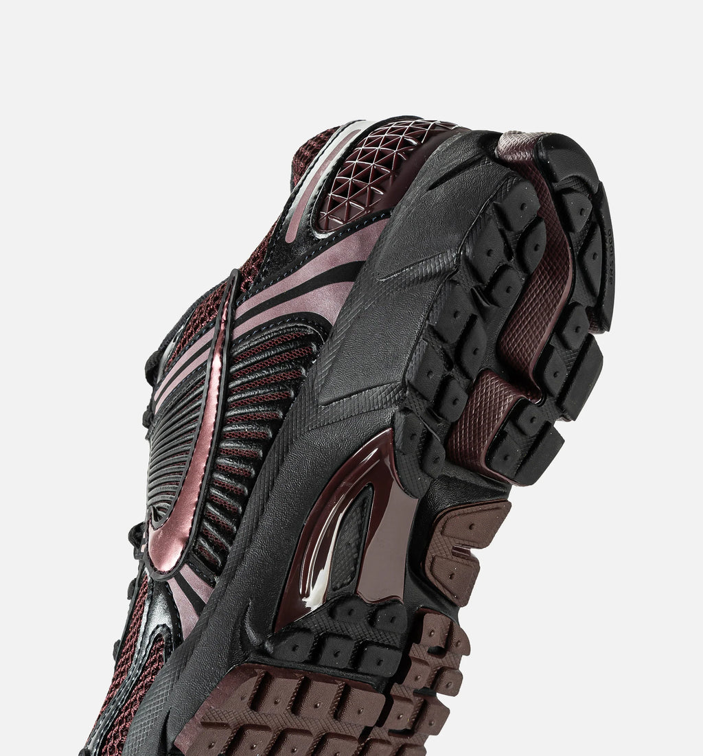 Zoom Vomero 5 Reflective Accents Womens Lifestyle Shoe Black Burgundy Crush Burgundy Ash Dark Team Red
