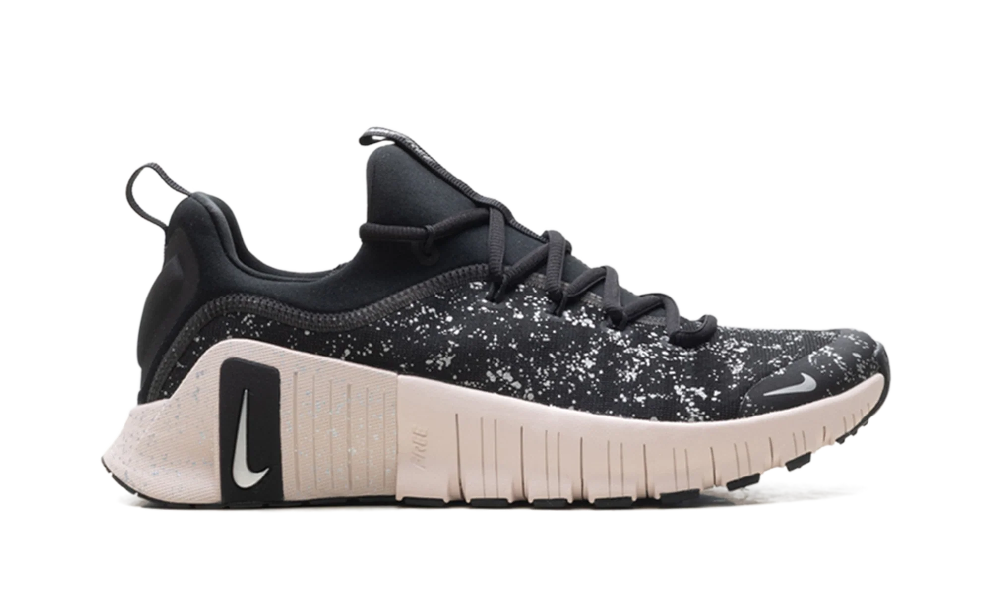 Free Metcon 6 SE WMNS "Black Silt Red" HV2017 001
