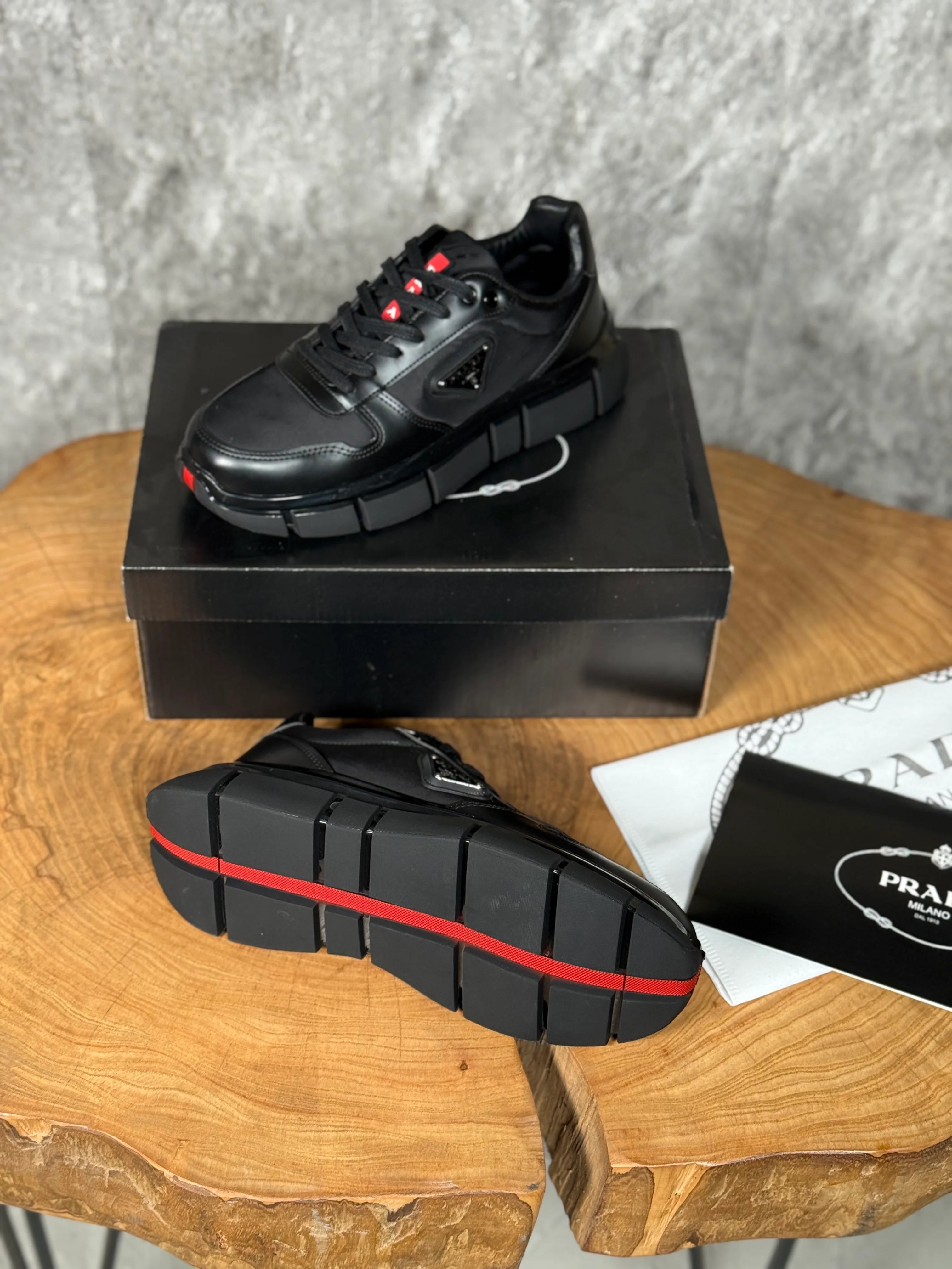 PRADA MODELİ