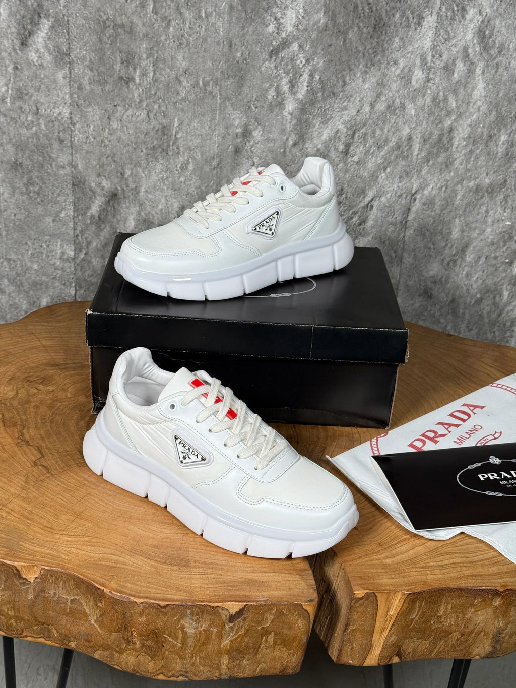 PRADA MODELİ