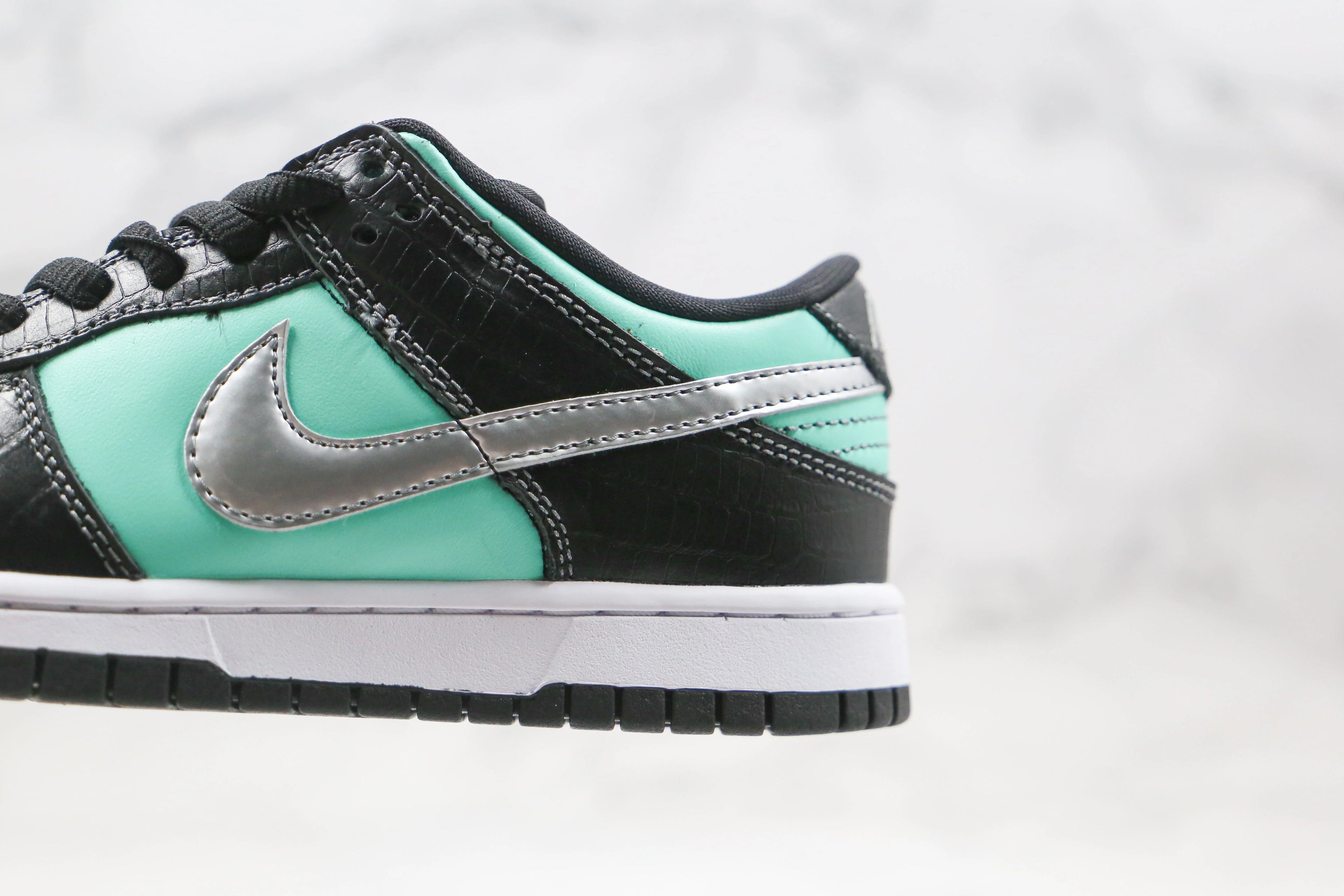 Nike SB Dunk Low Diamond Supply Co Aqua Blue