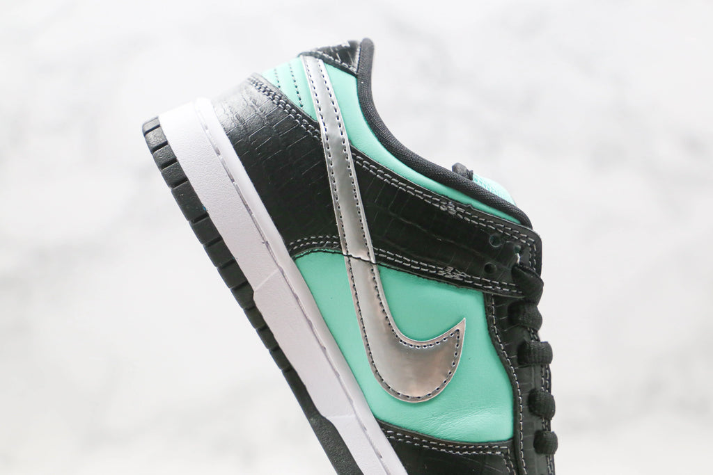 Nike SB Dunk Low Diamond Supply Co Aqua Blue